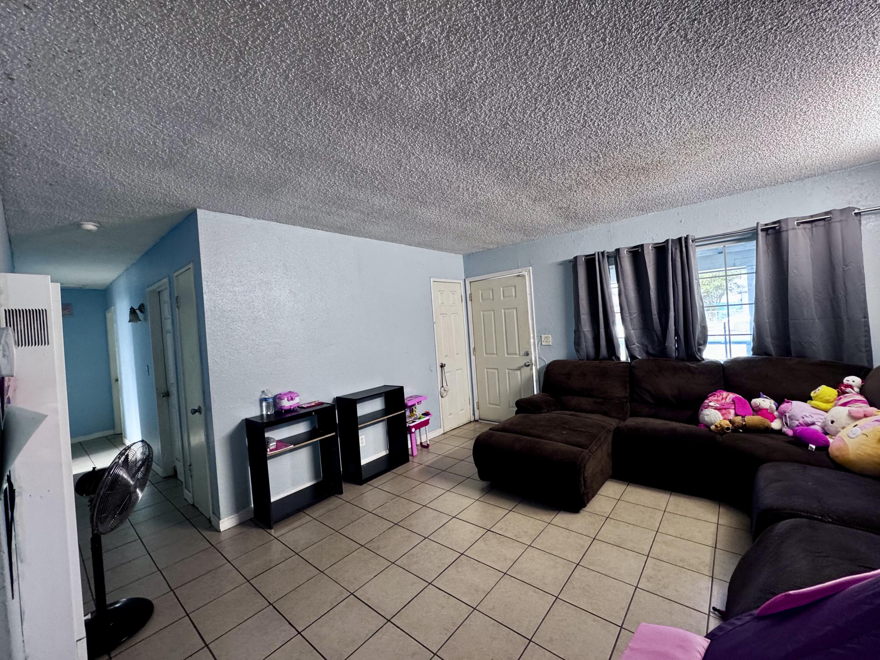 9629 Home Ave, Hanford, CA 93230