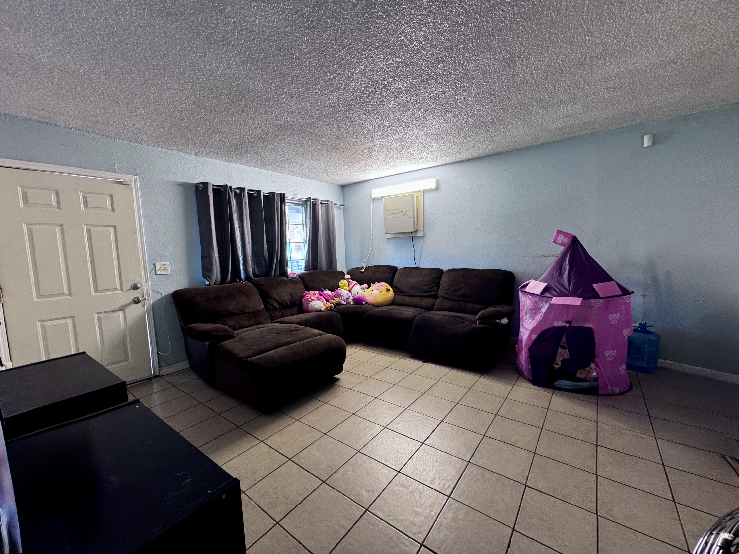 9629 Home Ave, Hanford, CA 93230