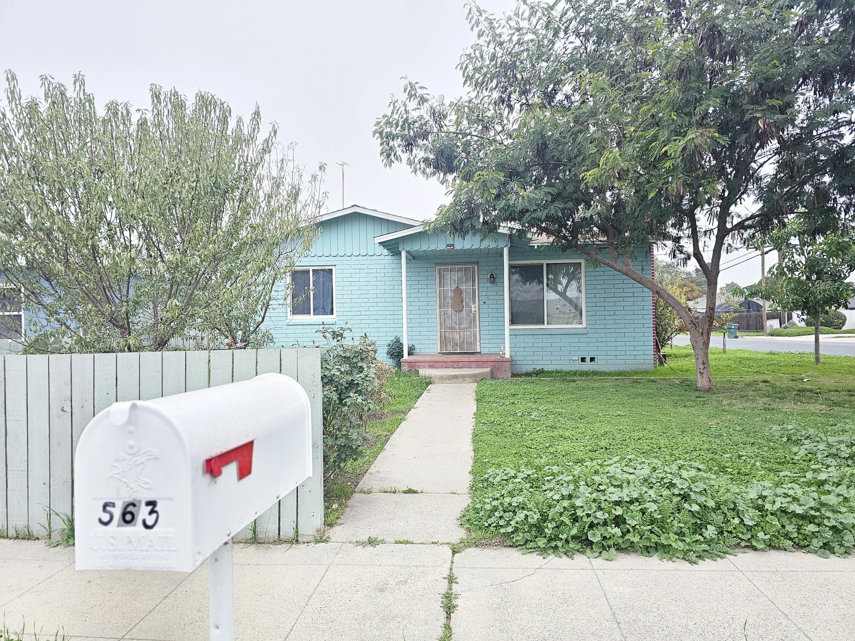 563 N O Street St, Tulare, CA 93274