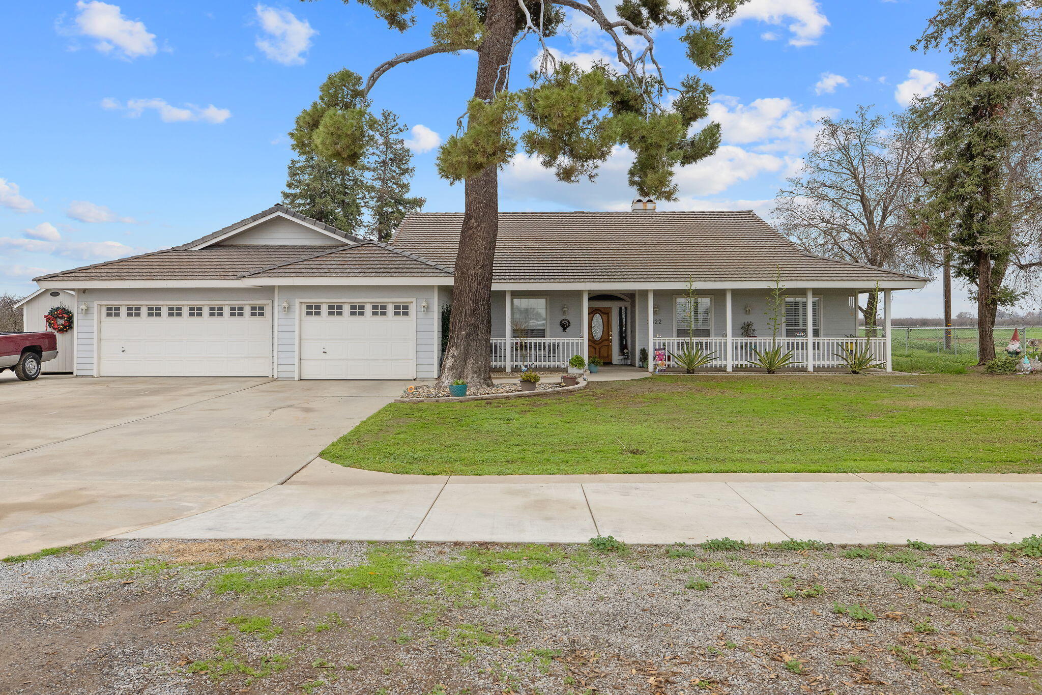 2622 W Prosperity Ave, Tulare, CA 93274