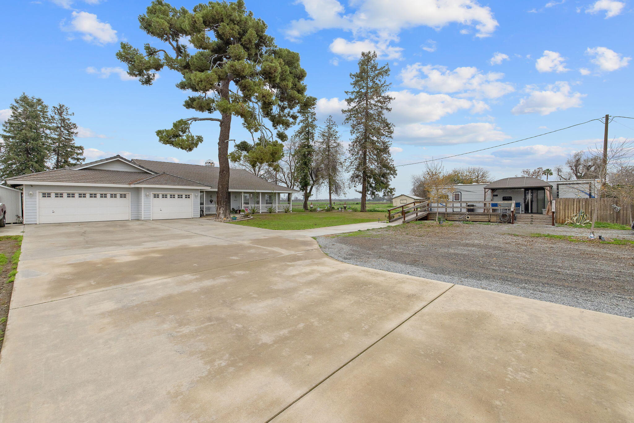 2622 W Prosperity Ave, Tulare, CA 93274