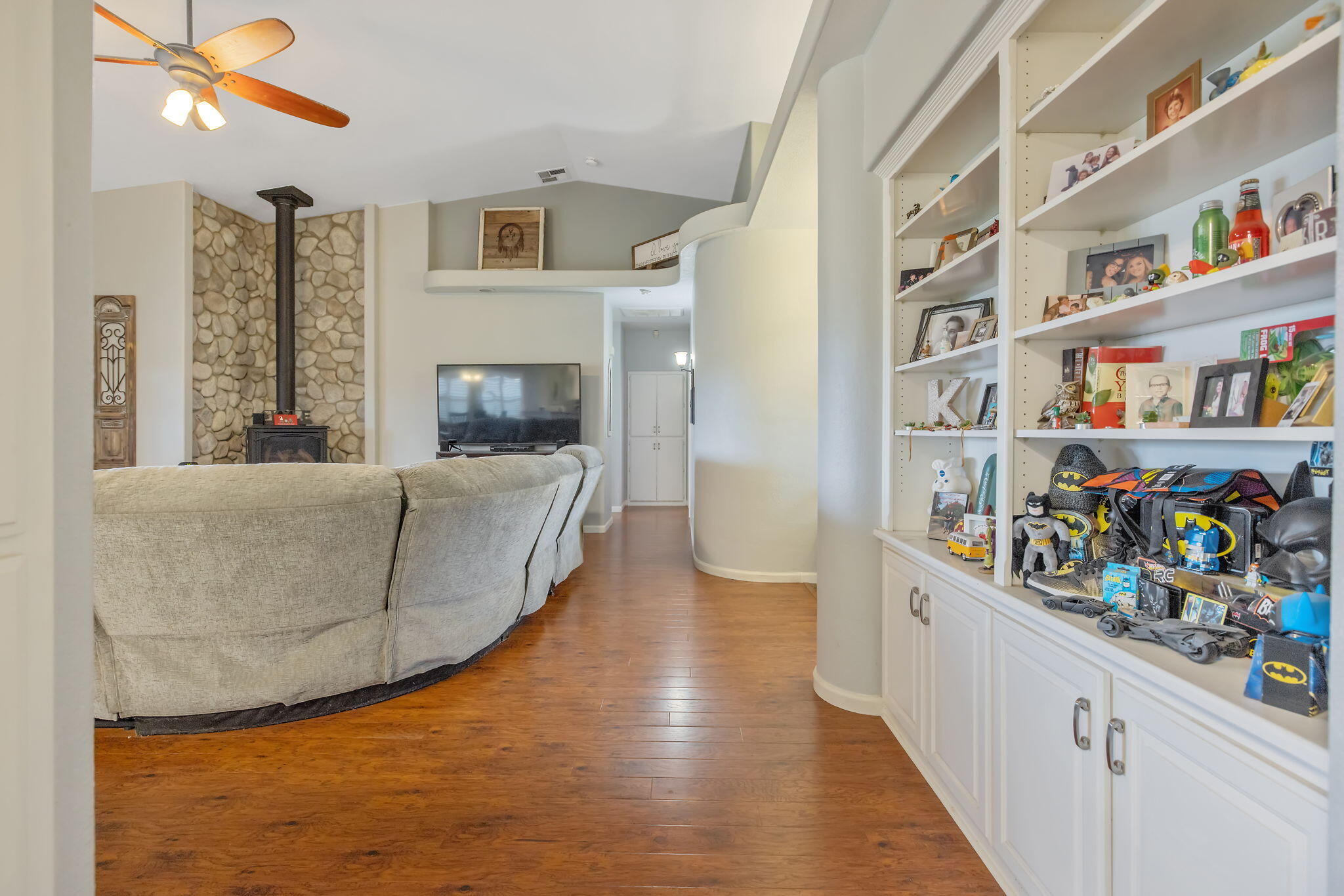 2622 W Prosperity Ave, Tulare, CA 93274