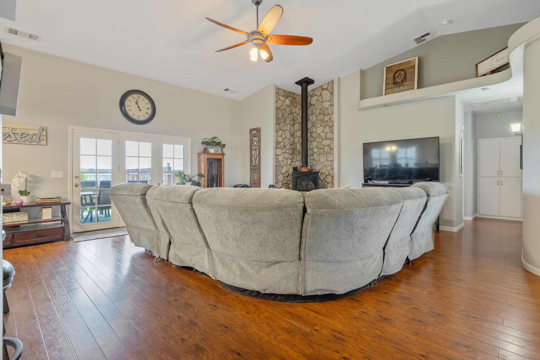 2622 W Prosperity Ave, Tulare, CA 93274