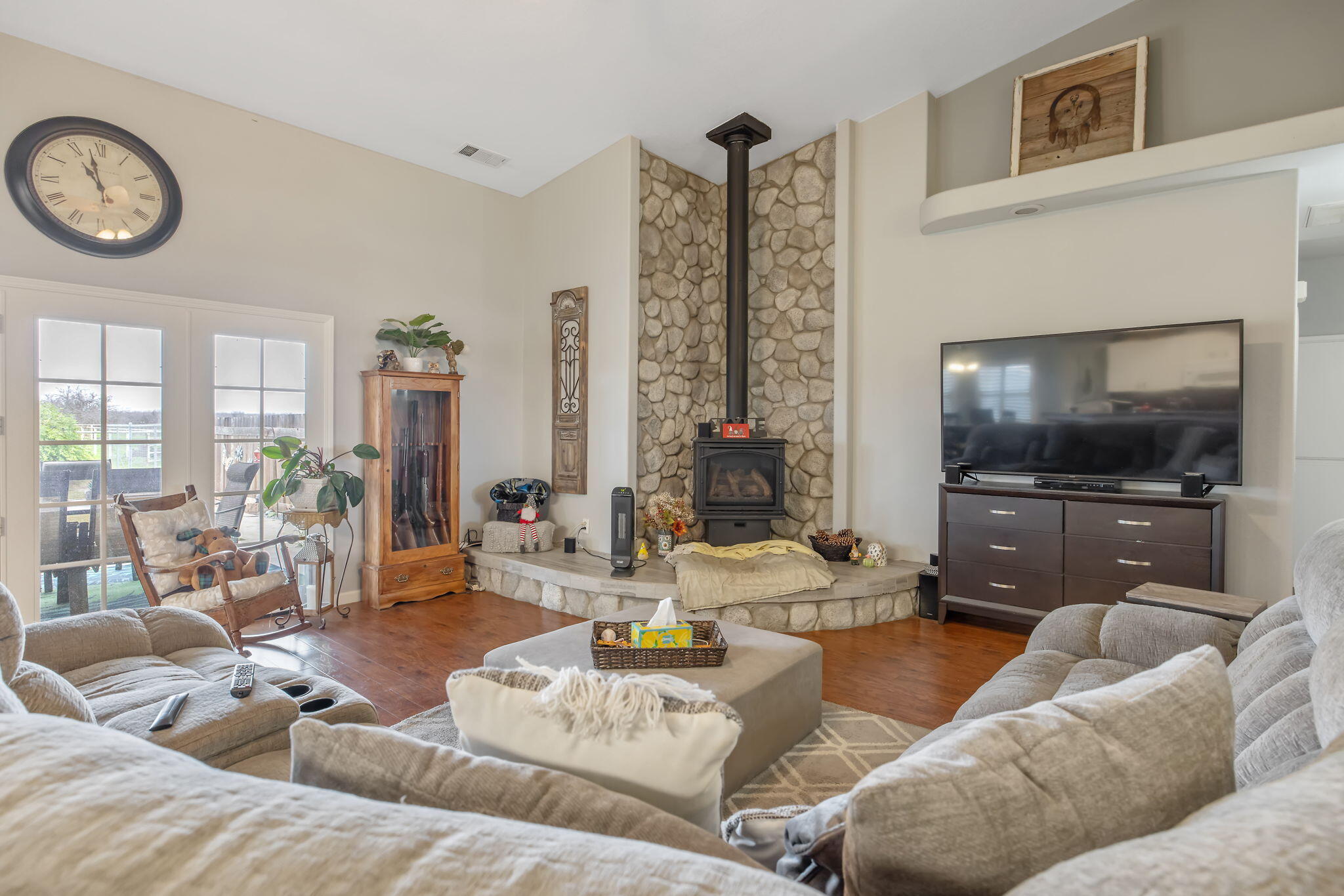 2622 W Prosperity Ave, Tulare, CA 93274