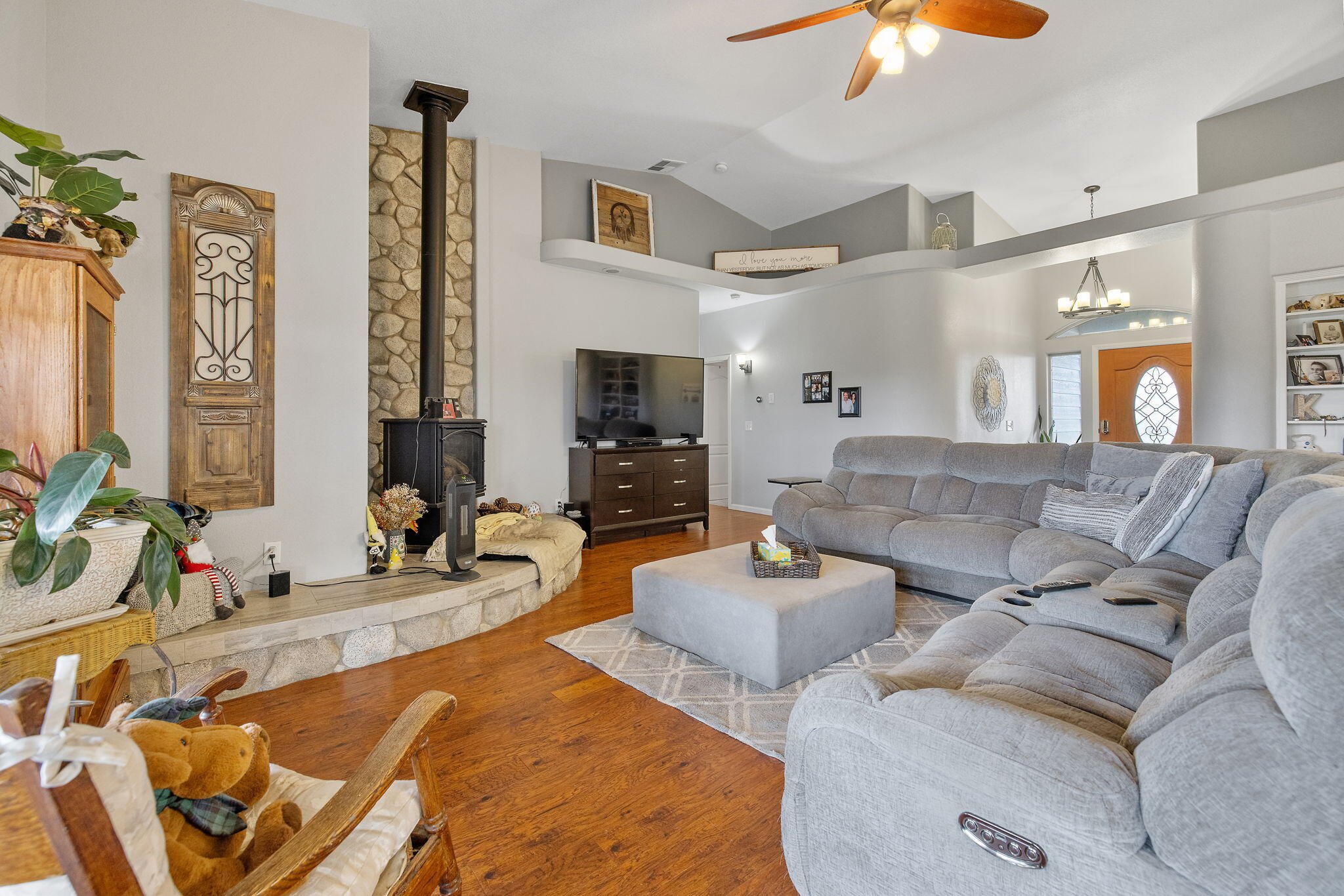 2622 W Prosperity Ave, Tulare, CA 93274