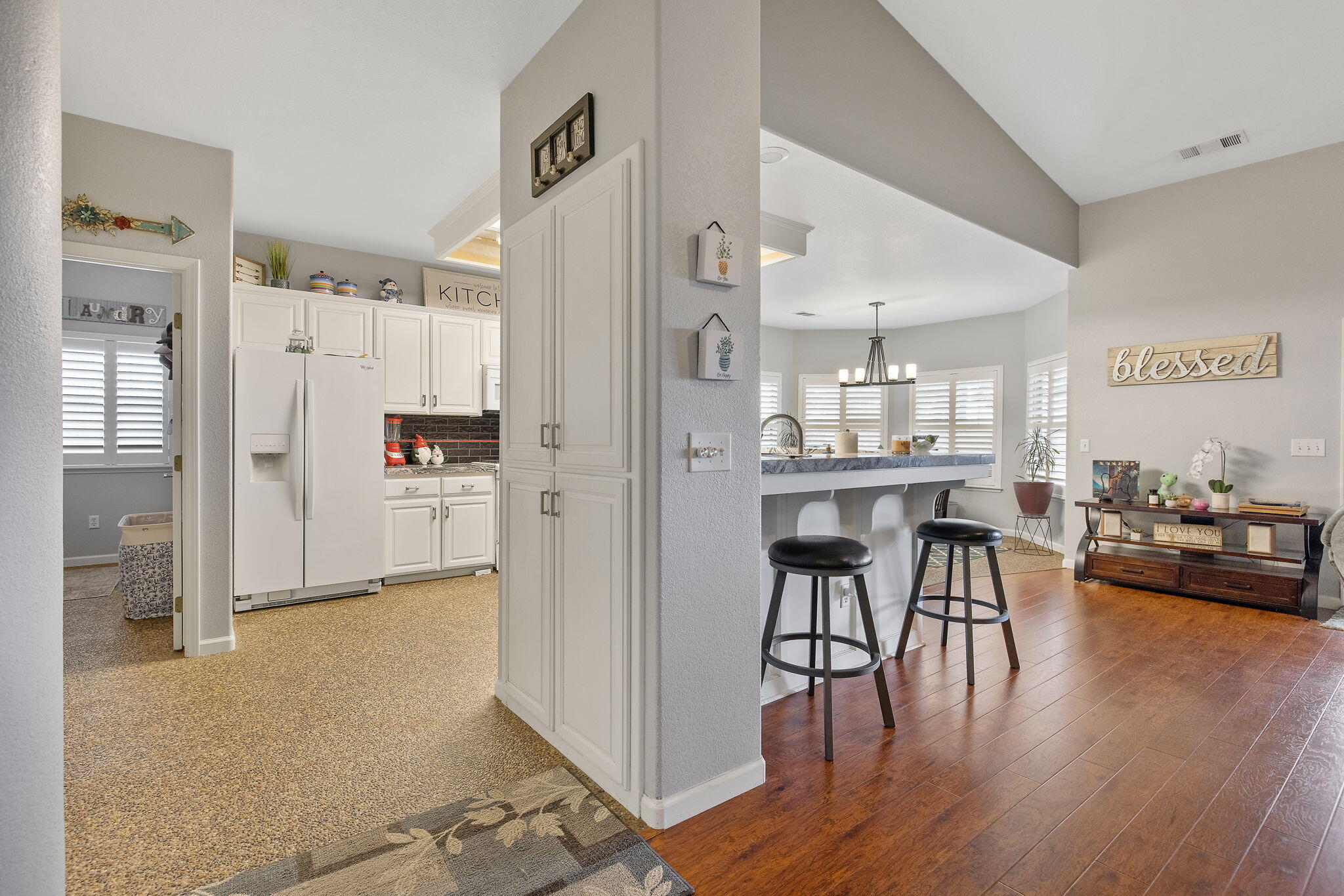 2622 W Prosperity Ave, Tulare, CA 93274