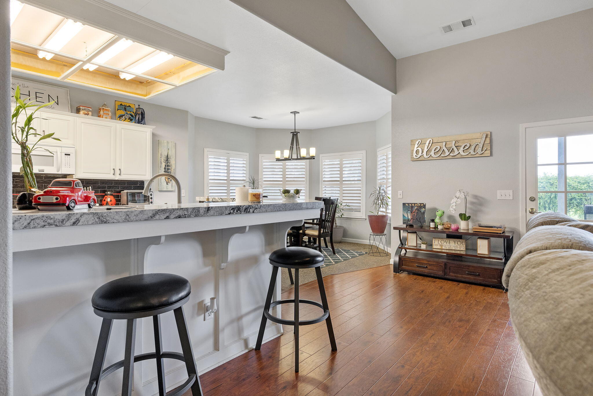 2622 W Prosperity Ave, Tulare, CA 93274