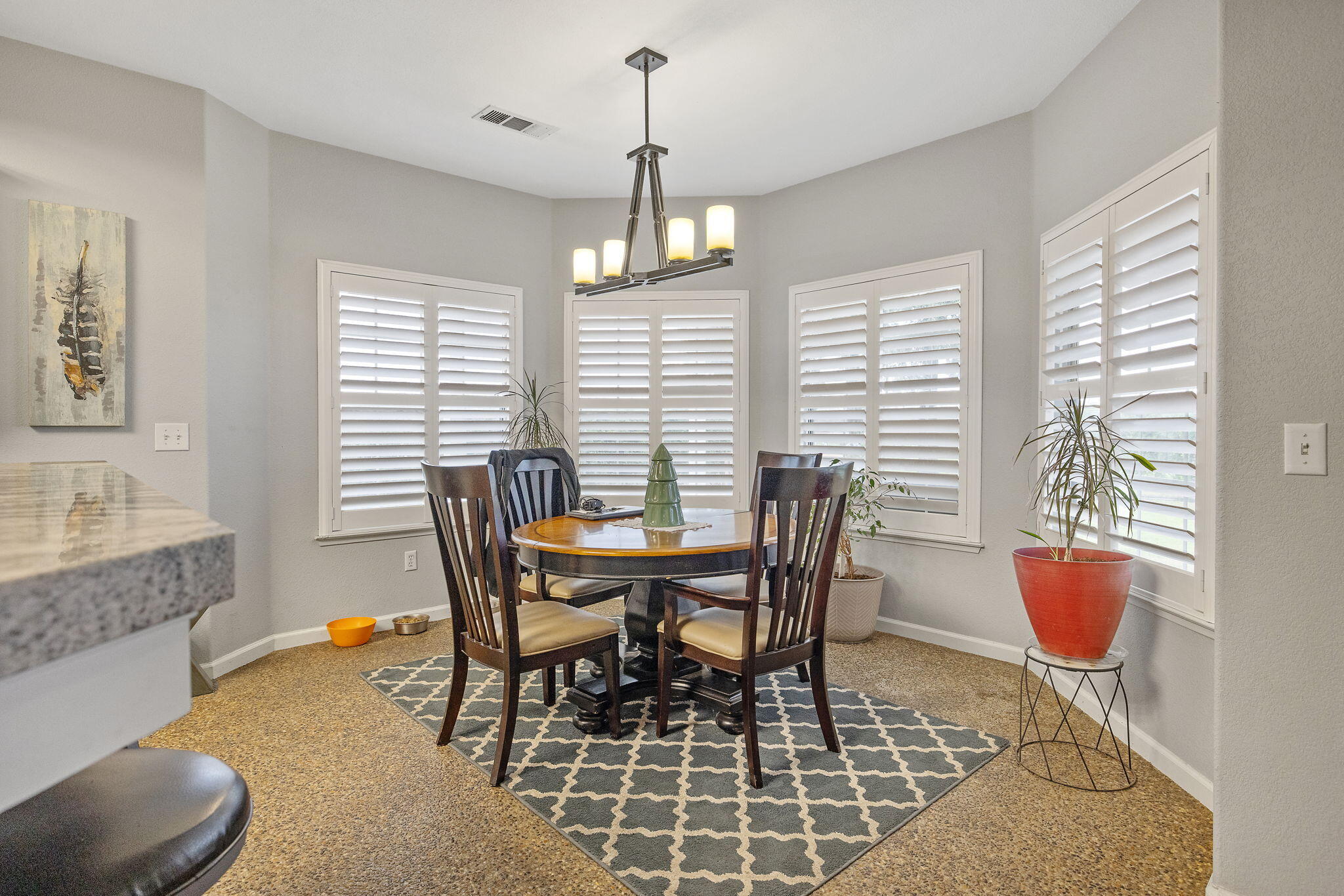 2622 W Prosperity Ave, Tulare, CA 93274