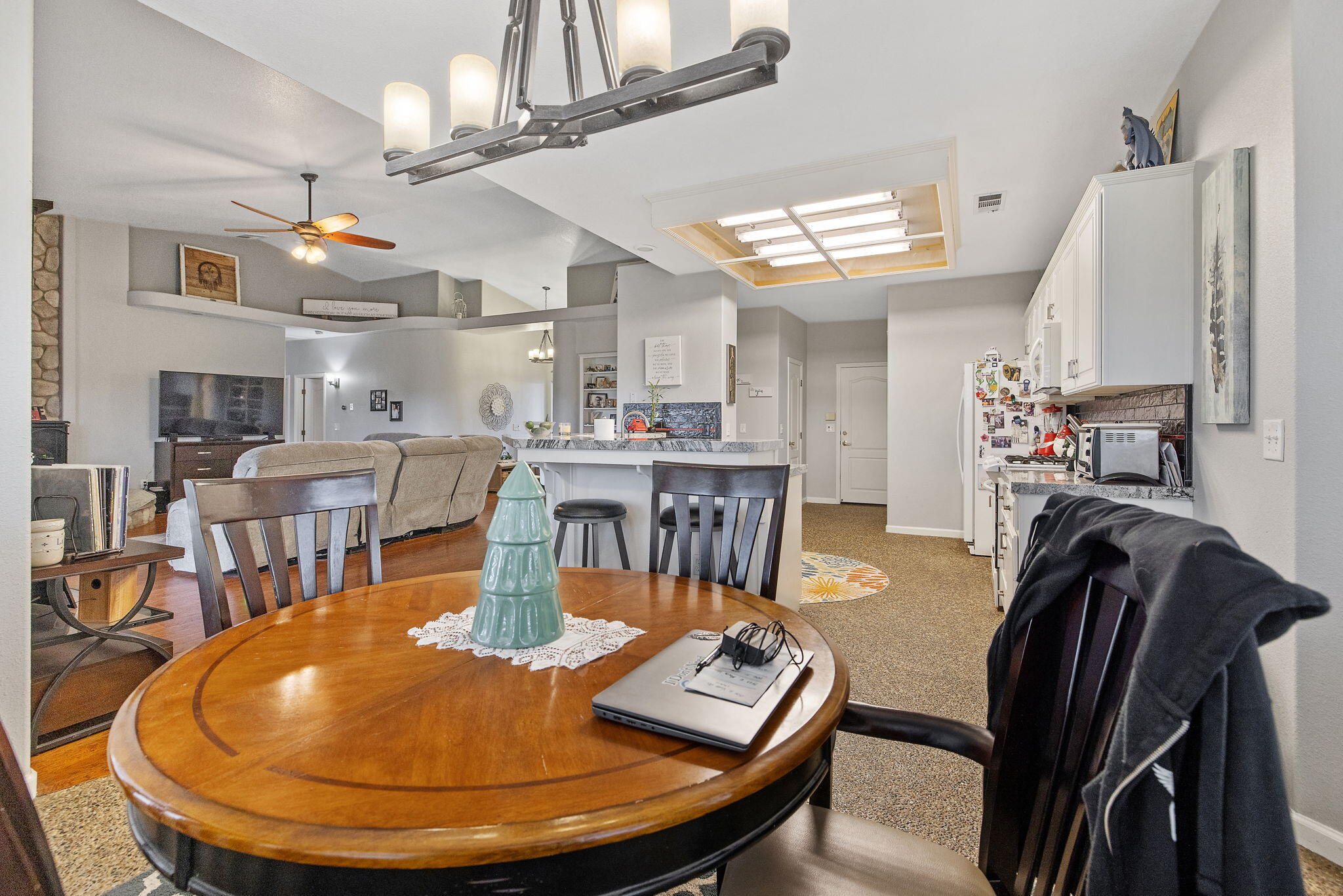 2622 W Prosperity Ave, Tulare, CA 93274