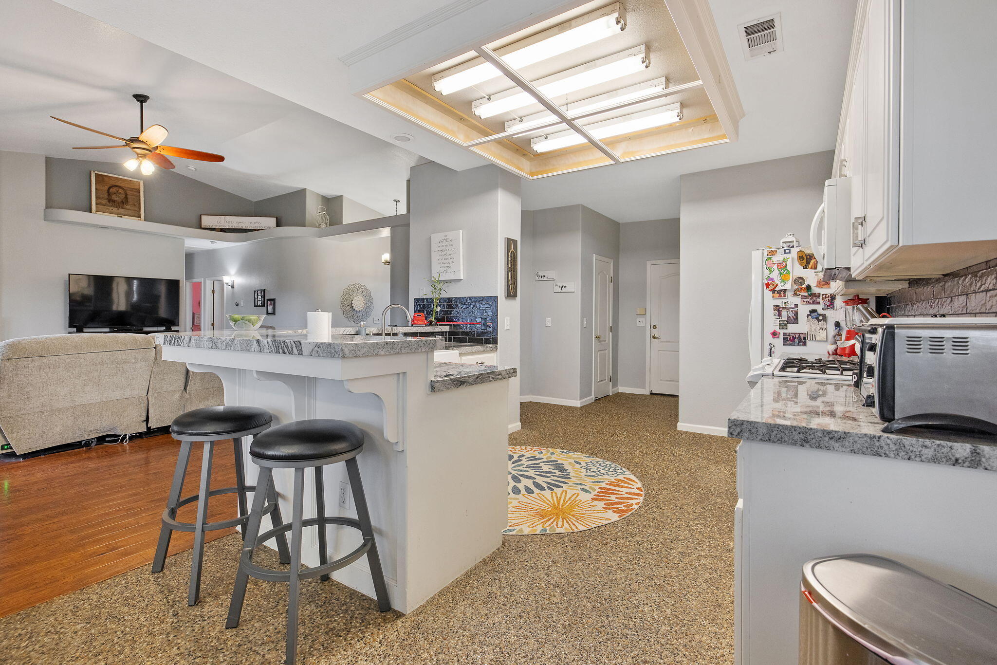 2622 W Prosperity Ave, Tulare, CA 93274