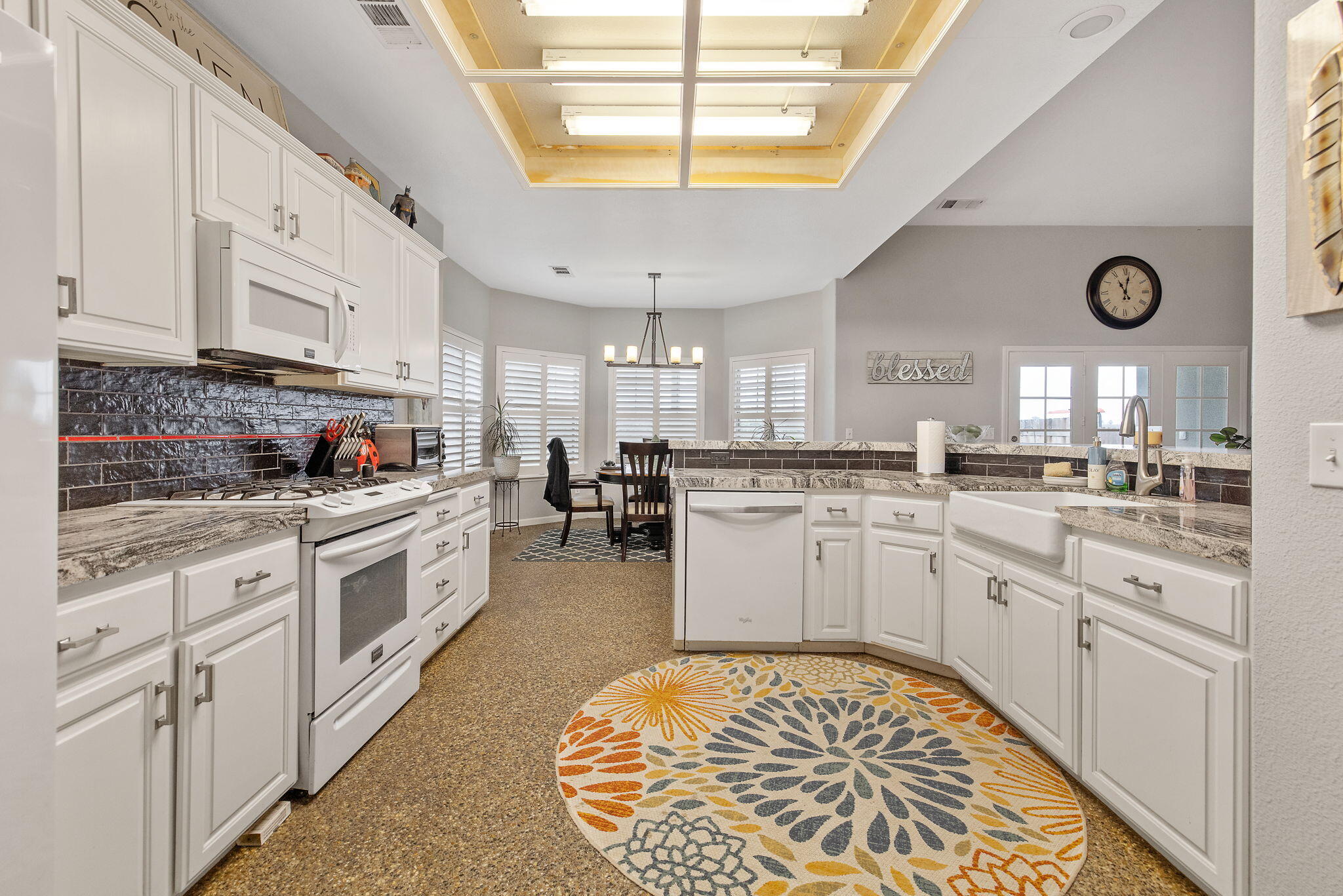 2622 W Prosperity Ave, Tulare, CA 93274