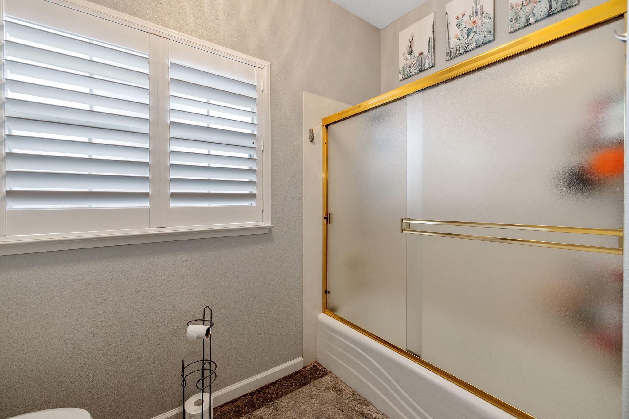 2622 W Prosperity Ave, Tulare, CA 93274