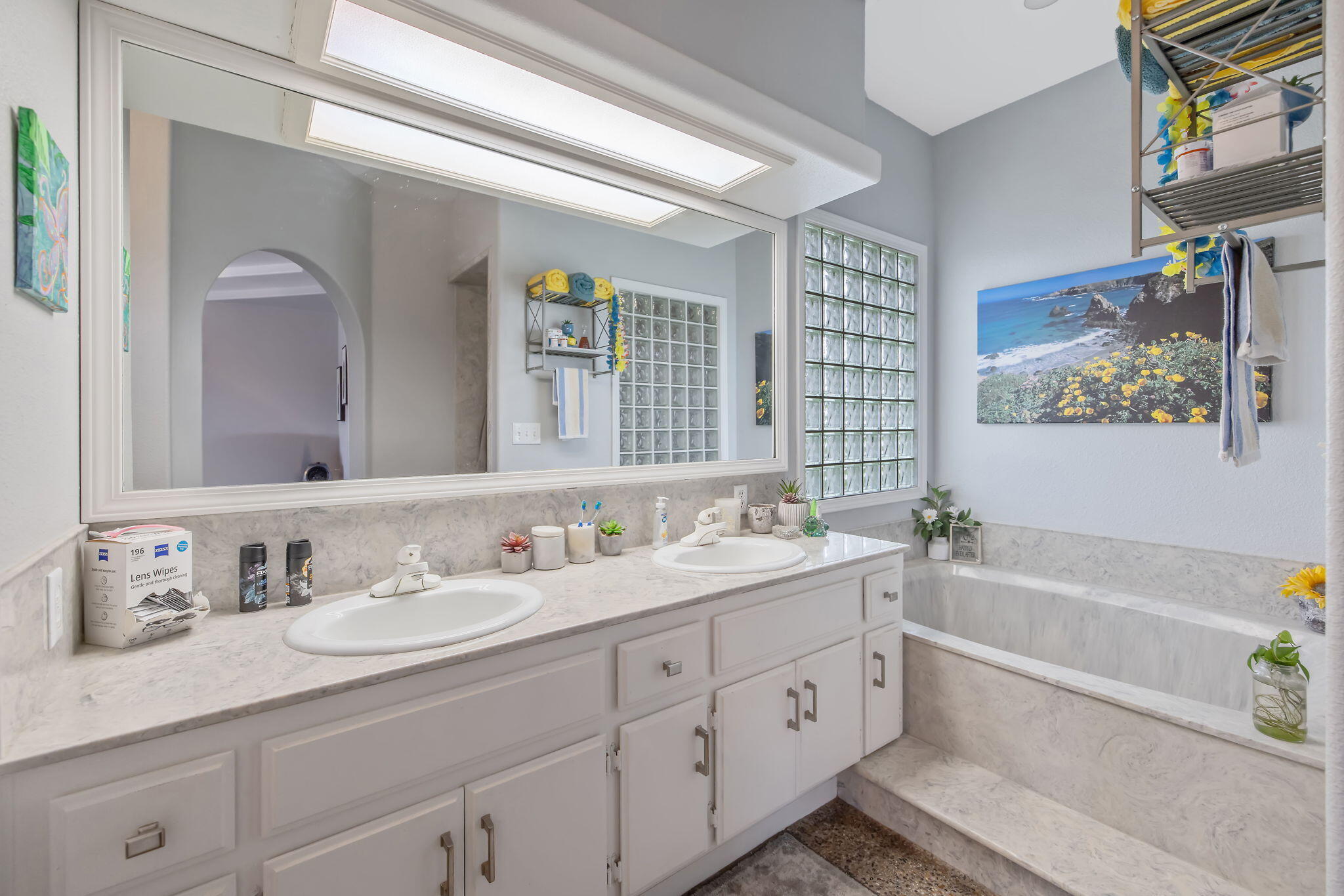 2622 W Prosperity Ave, Tulare, CA 93274