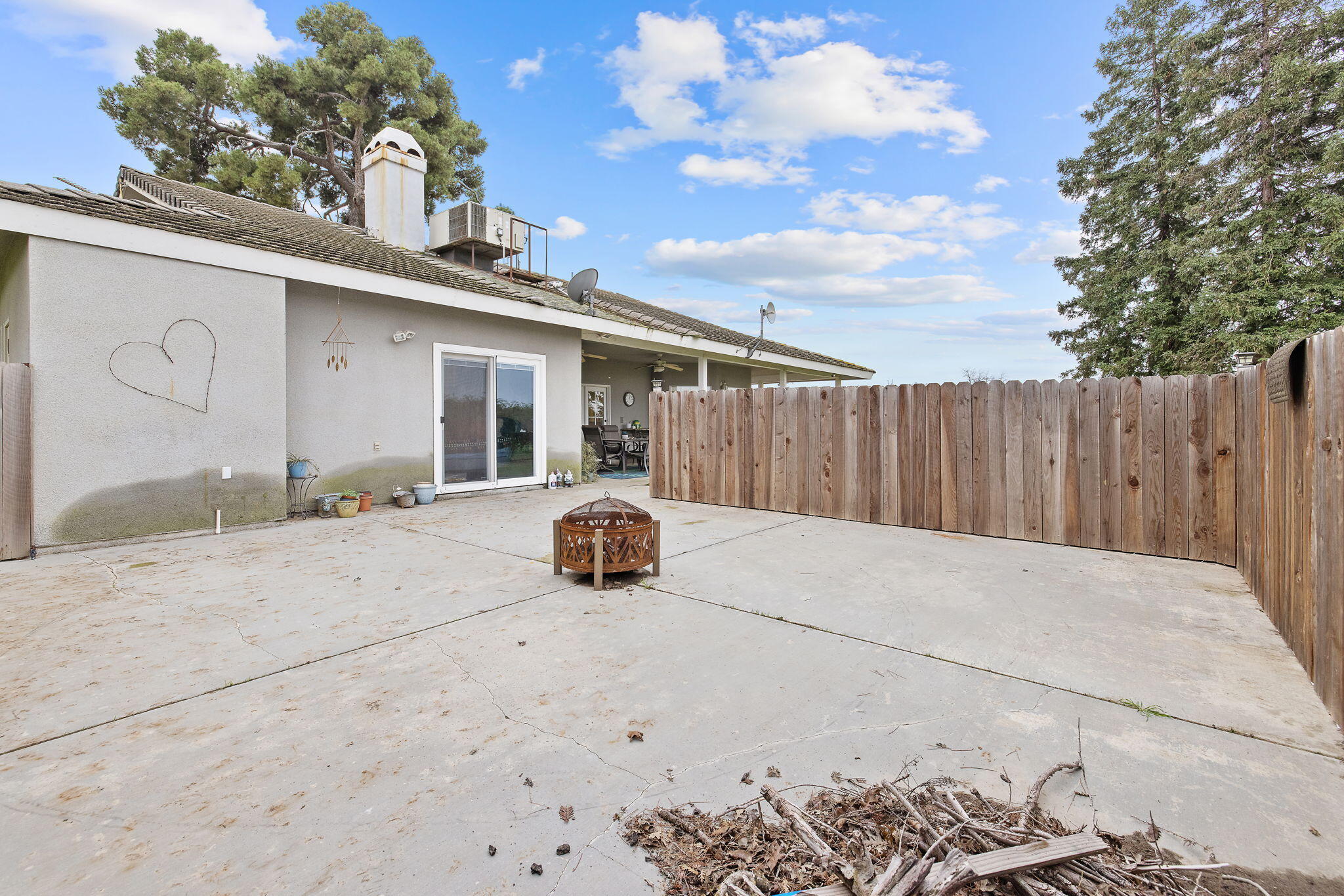 2622 W Prosperity Ave, Tulare, CA 93274