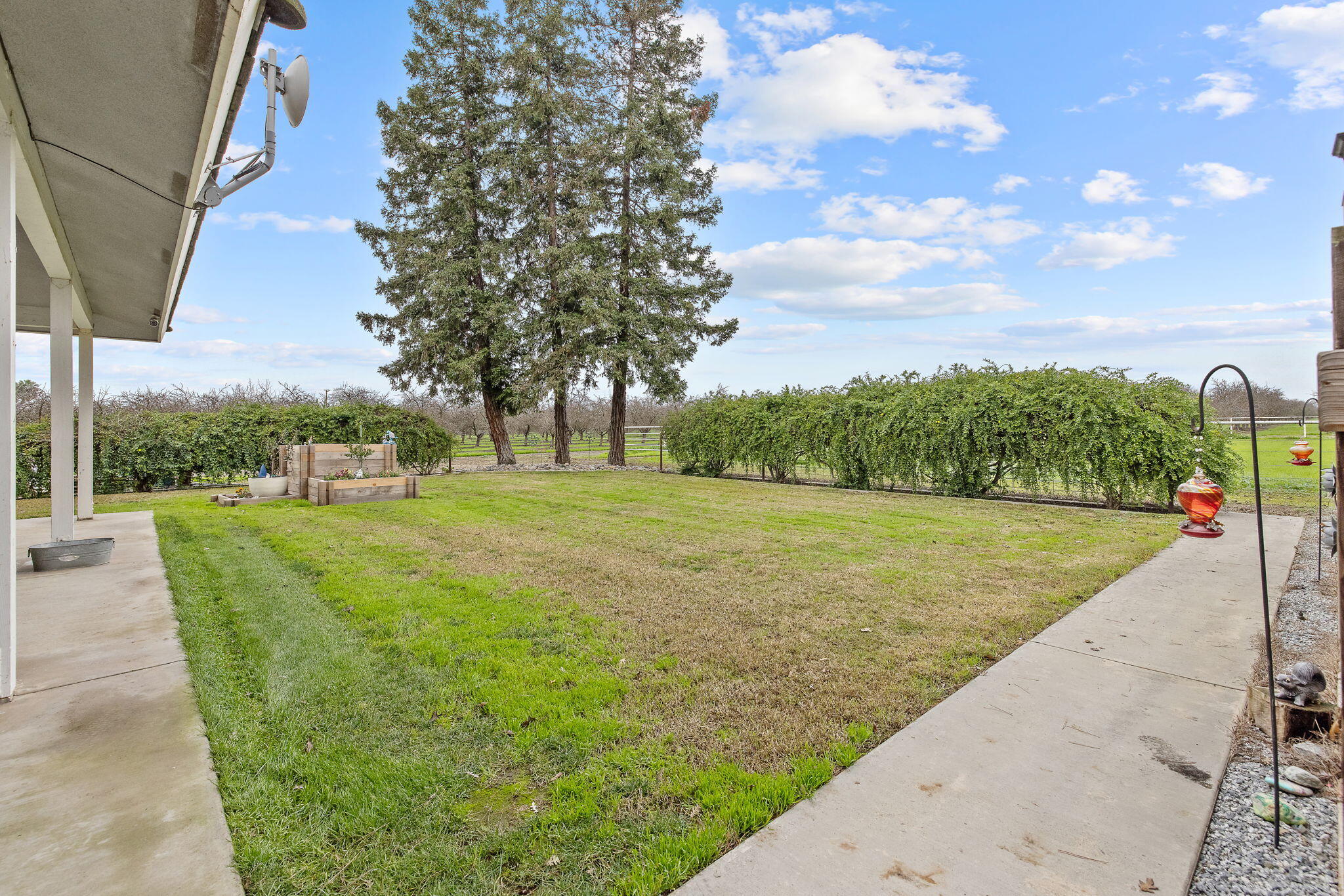 2622 W Prosperity Ave, Tulare, CA 93274