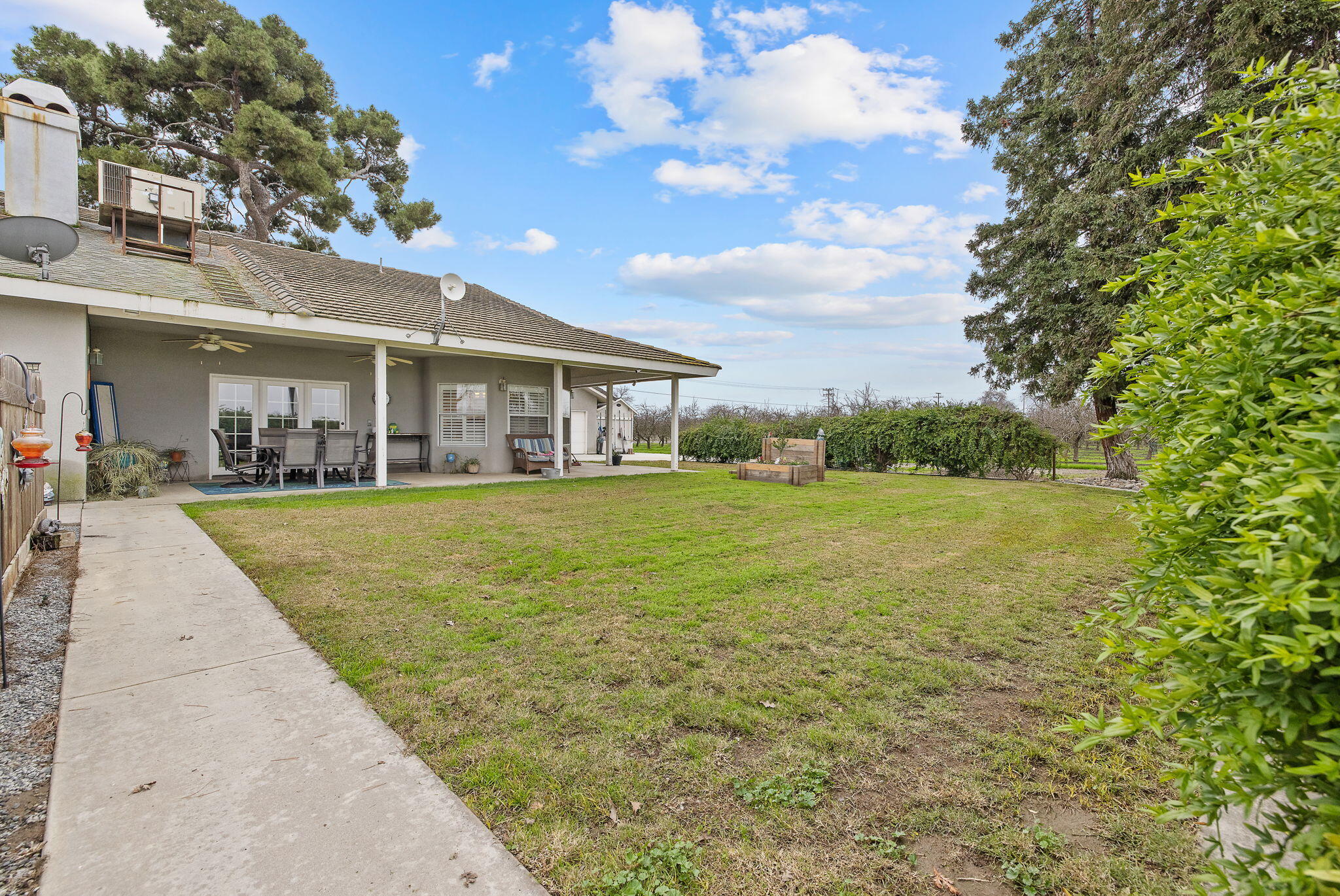 2622 W Prosperity Ave, Tulare, CA 93274