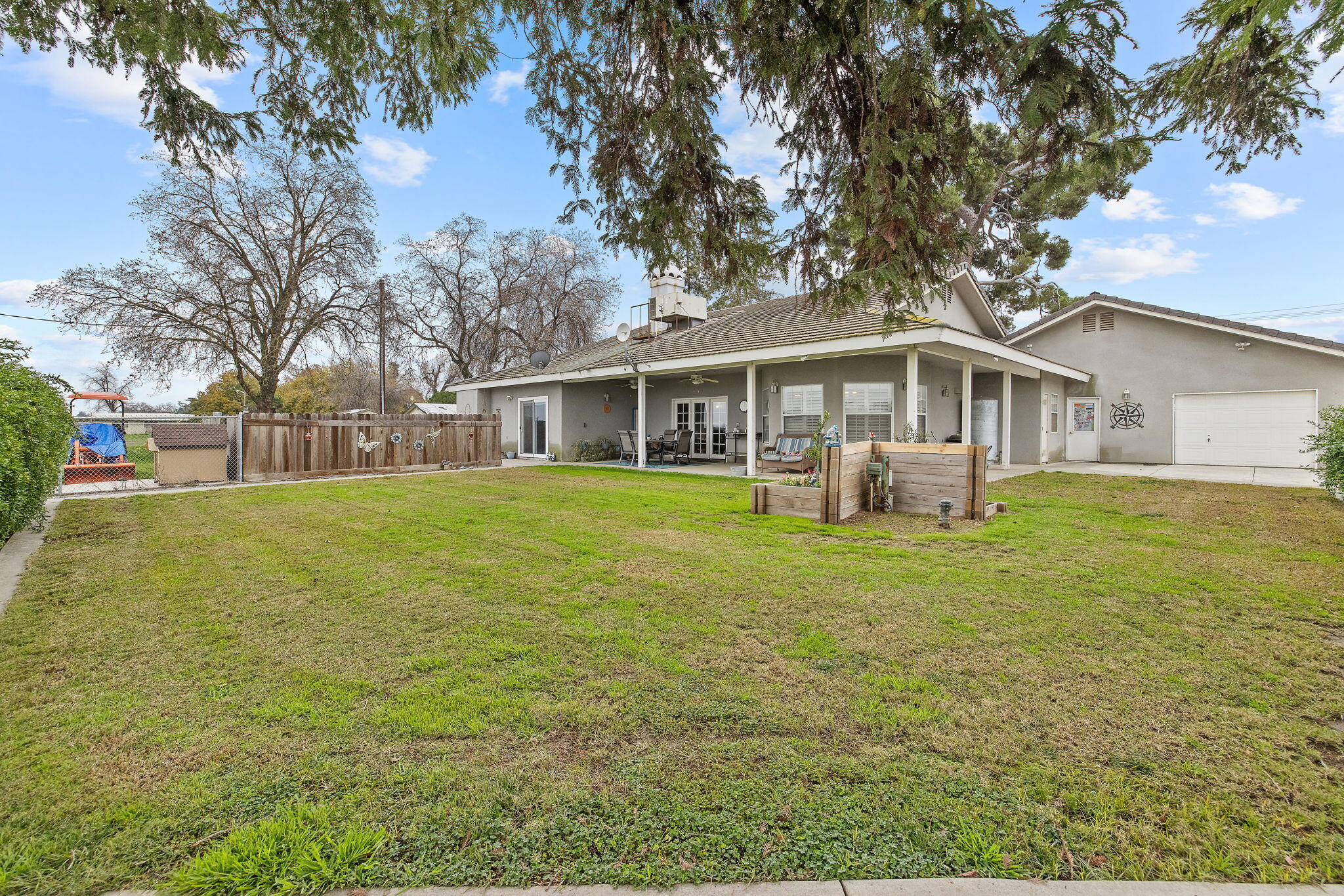 2622 W Prosperity Ave, Tulare, CA 93274