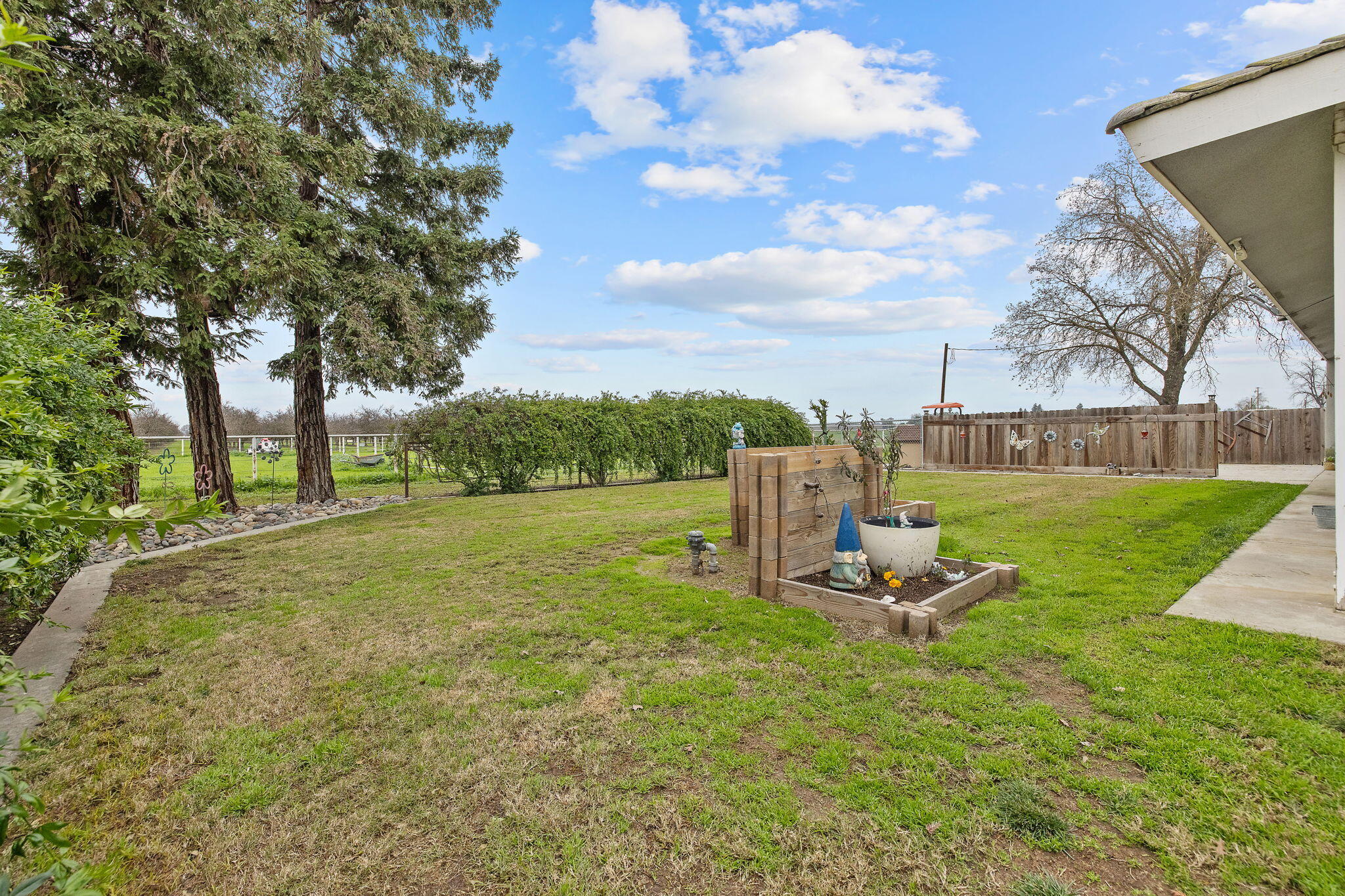 2622 W Prosperity Ave, Tulare, CA 93274