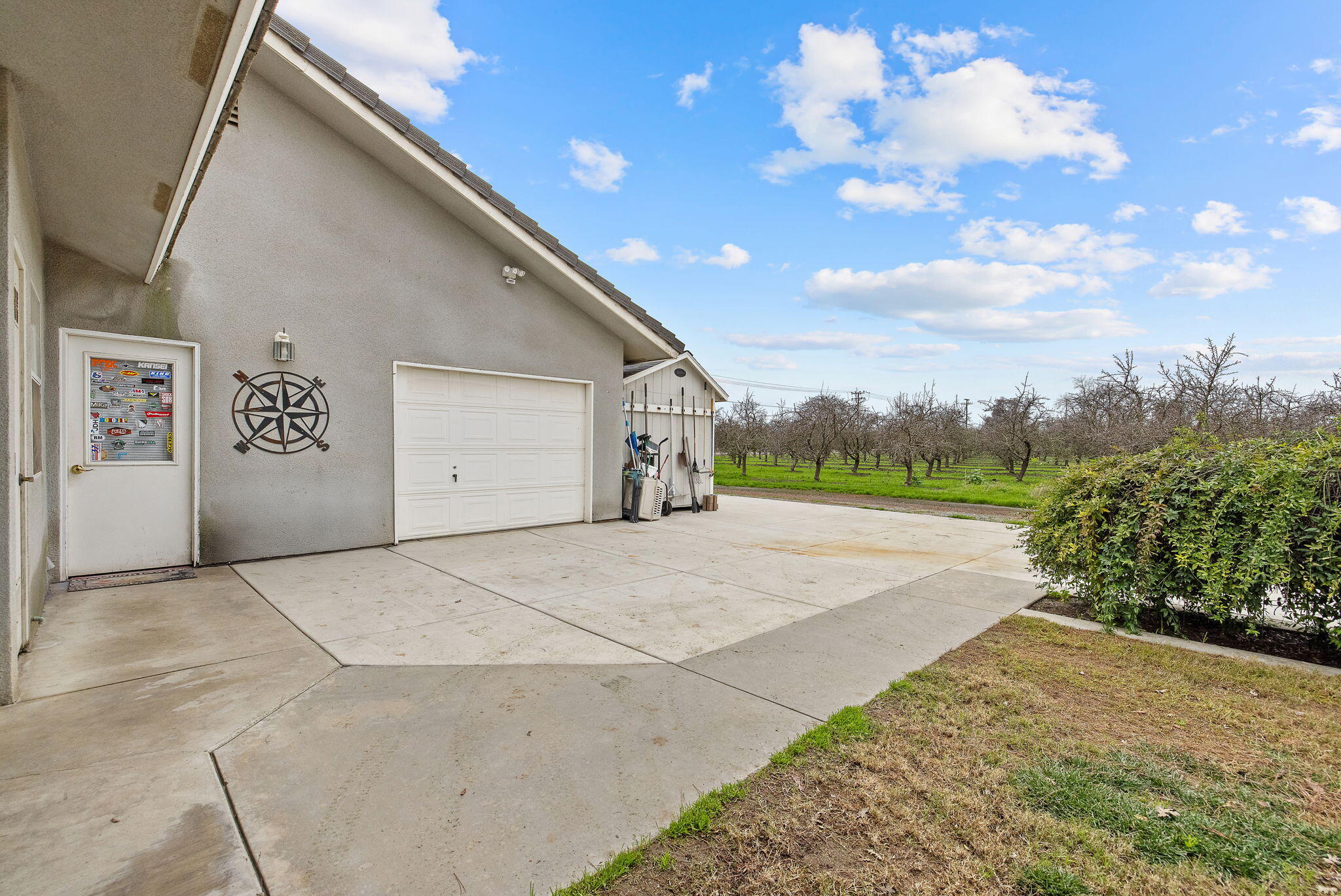 2622 W Prosperity Ave, Tulare, CA 93274