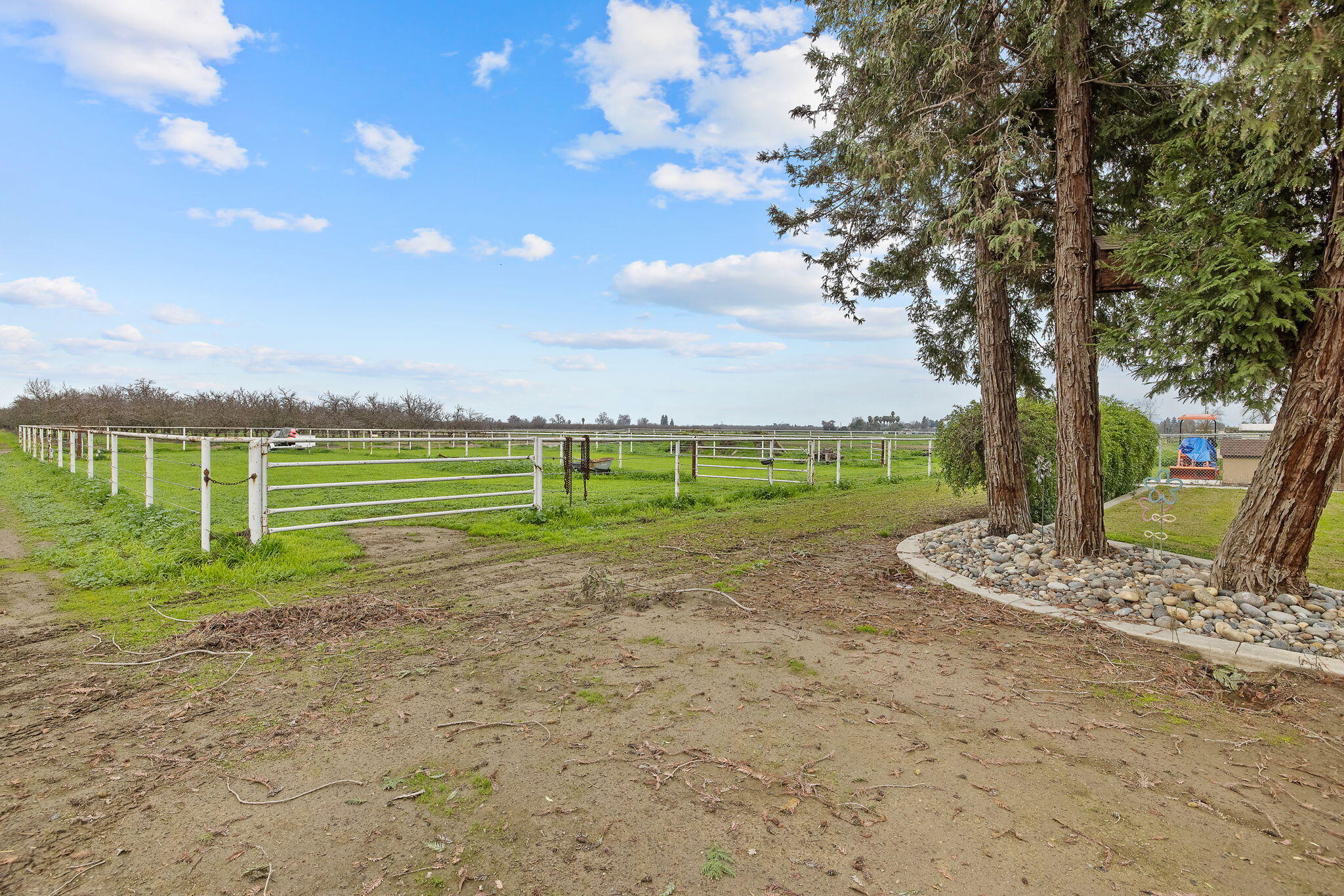 2622 W Prosperity Ave, Tulare, CA 93274