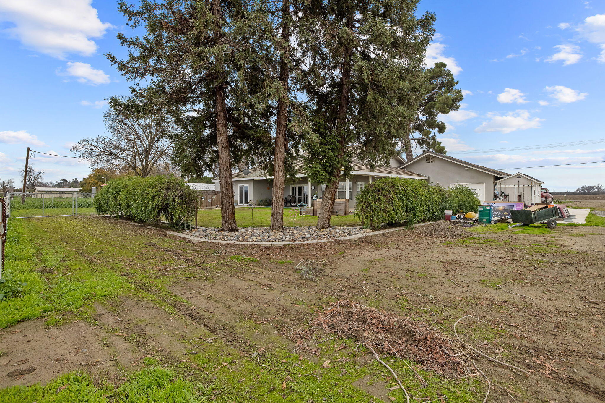 2622 W Prosperity Ave, Tulare, CA 93274