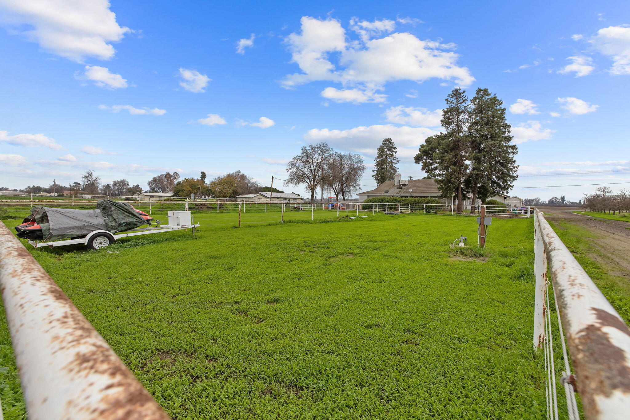 2622 W Prosperity Ave, Tulare, CA 93274