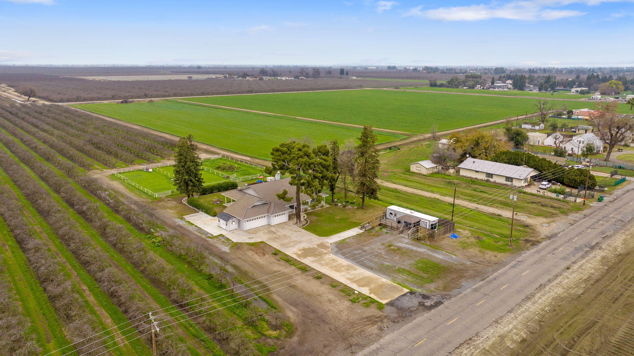 2622 W Prosperity Ave, Tulare, CA 93274