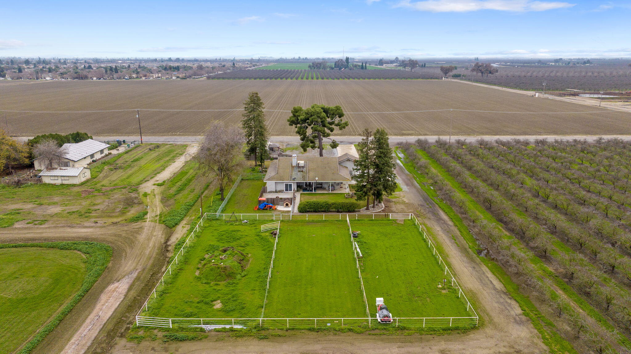 2622 W Prosperity Ave, Tulare, CA 93274