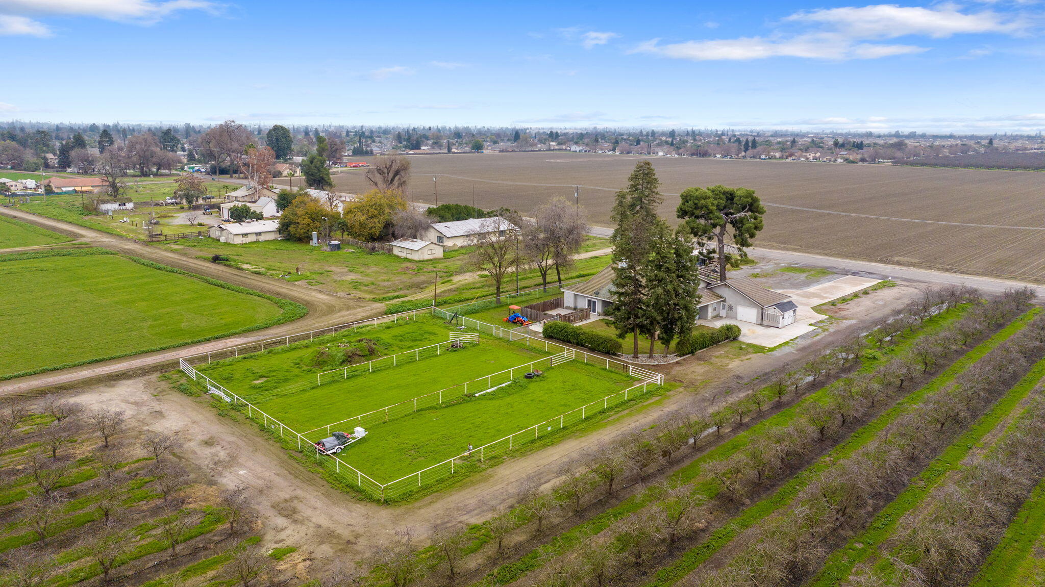 2622 W Prosperity Ave, Tulare, CA 93274