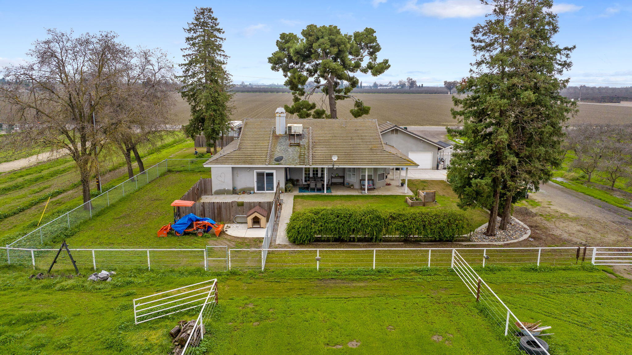 2622 W Prosperity Ave, Tulare, CA 93274