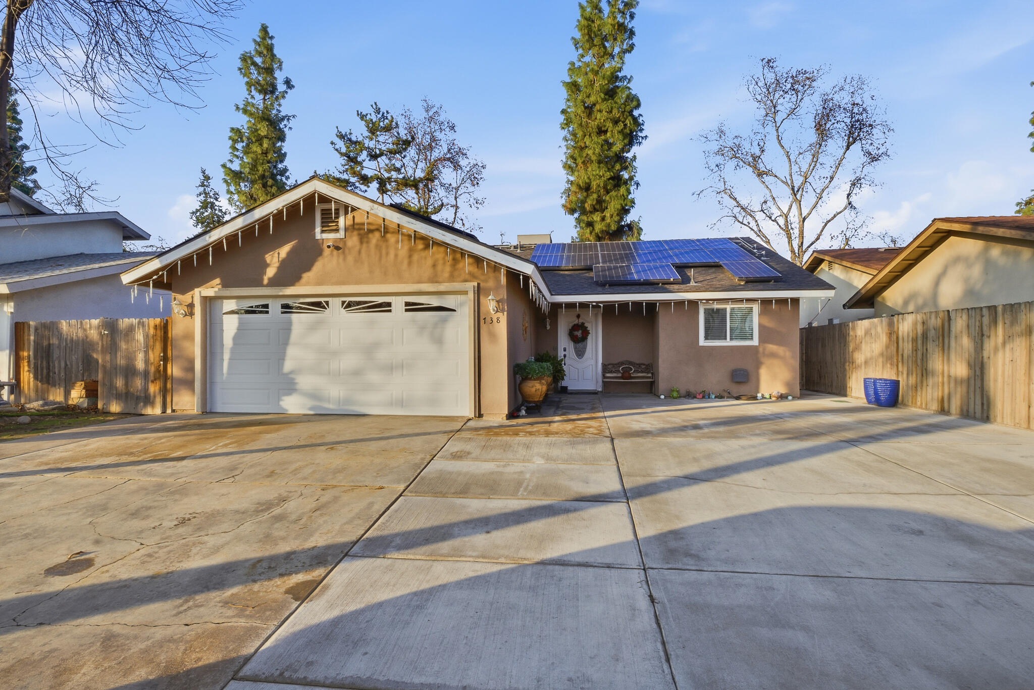 738 W Lark Ct, Visalia, CA 93291