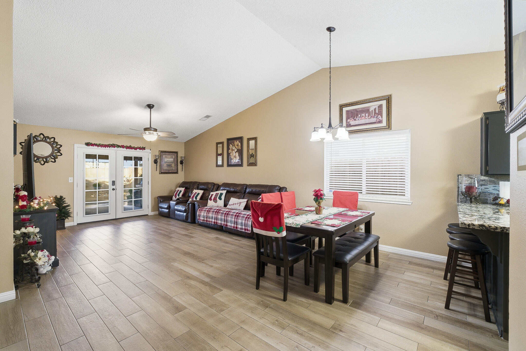 738 W Lark Ct, Visalia, CA 93291