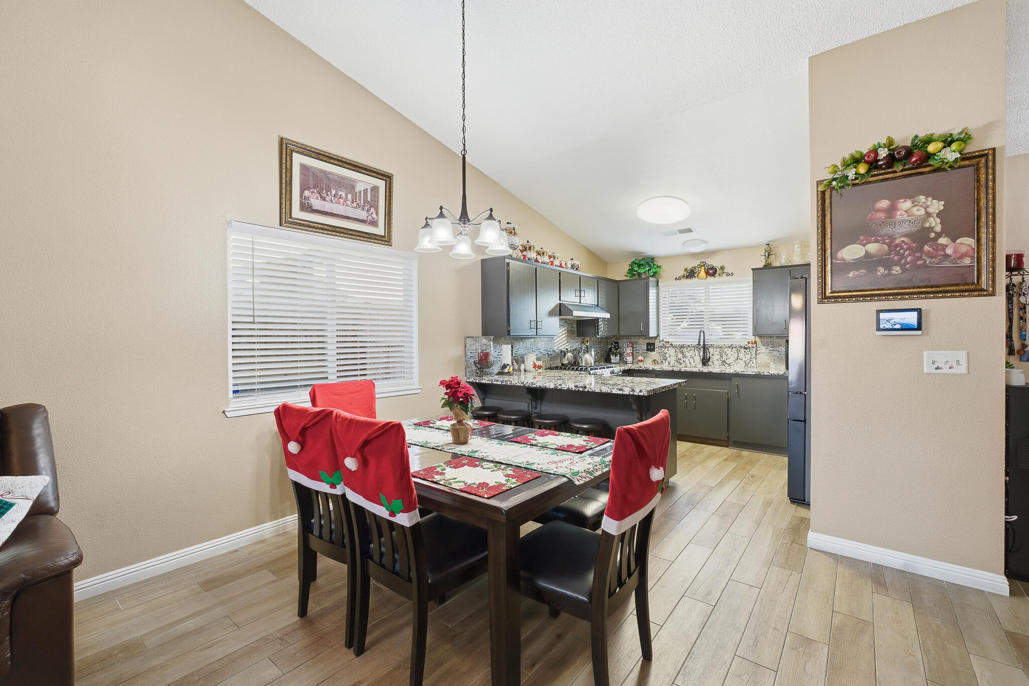 738 W Lark Ct, Visalia, CA 93291