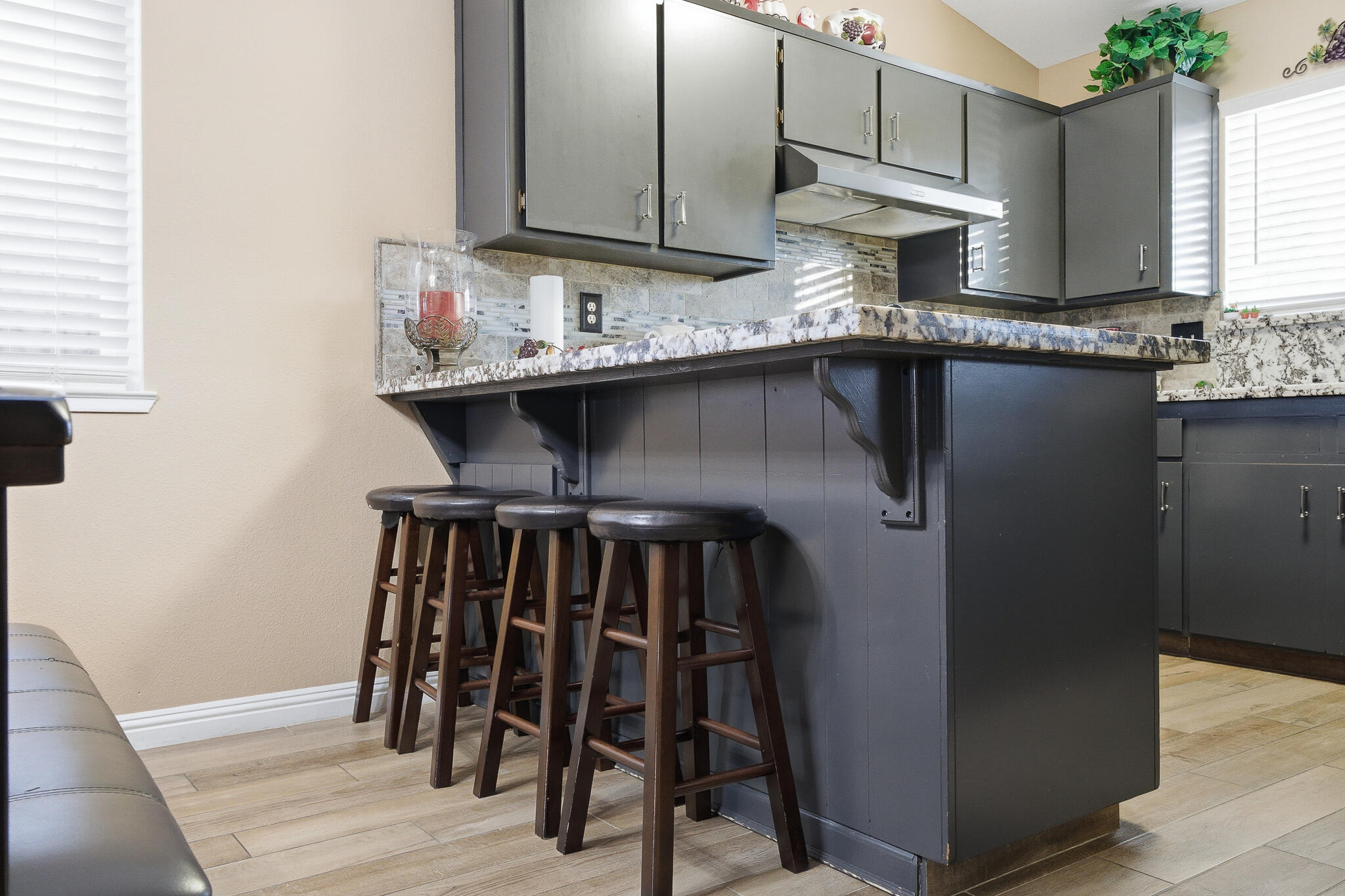 738 W Lark Ct, Visalia, CA 93291