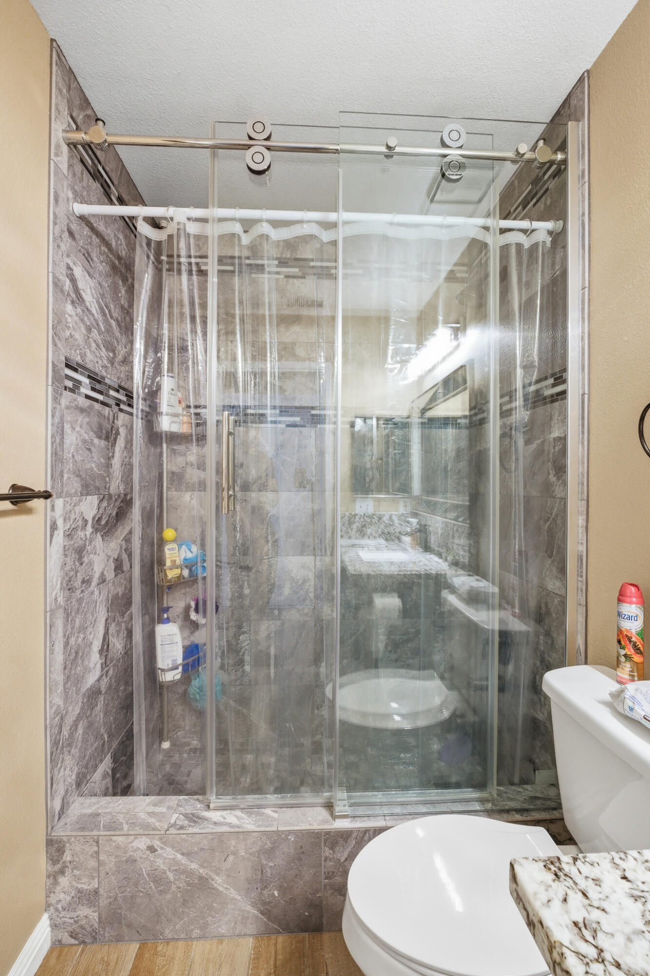 738 W Lark Ct, Visalia, CA 93291