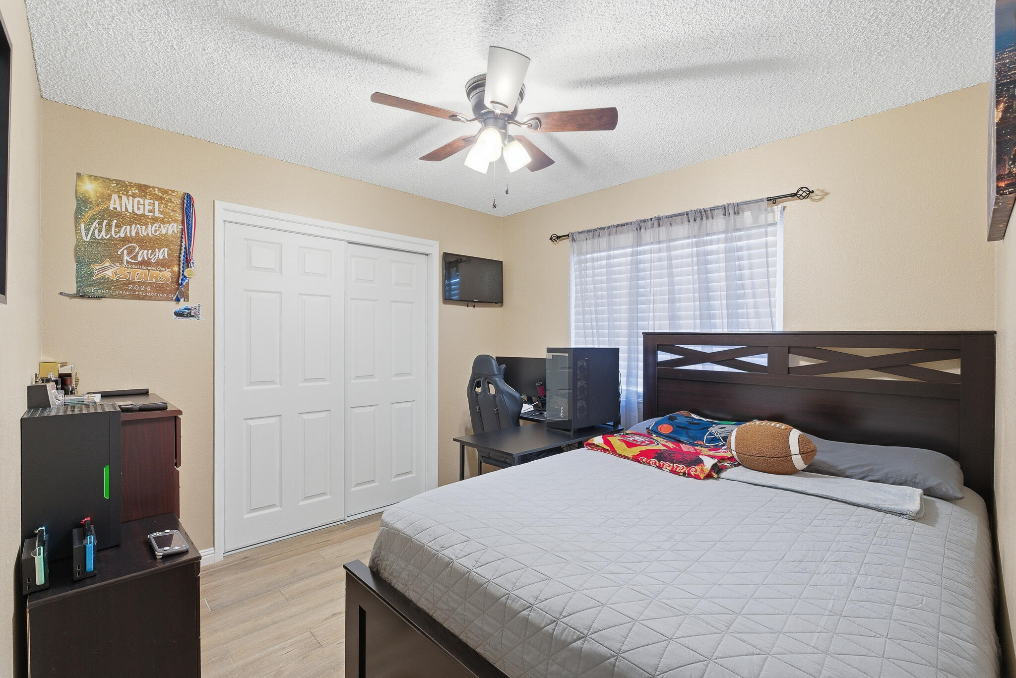 738 W Lark Ct, Visalia, CA 93291