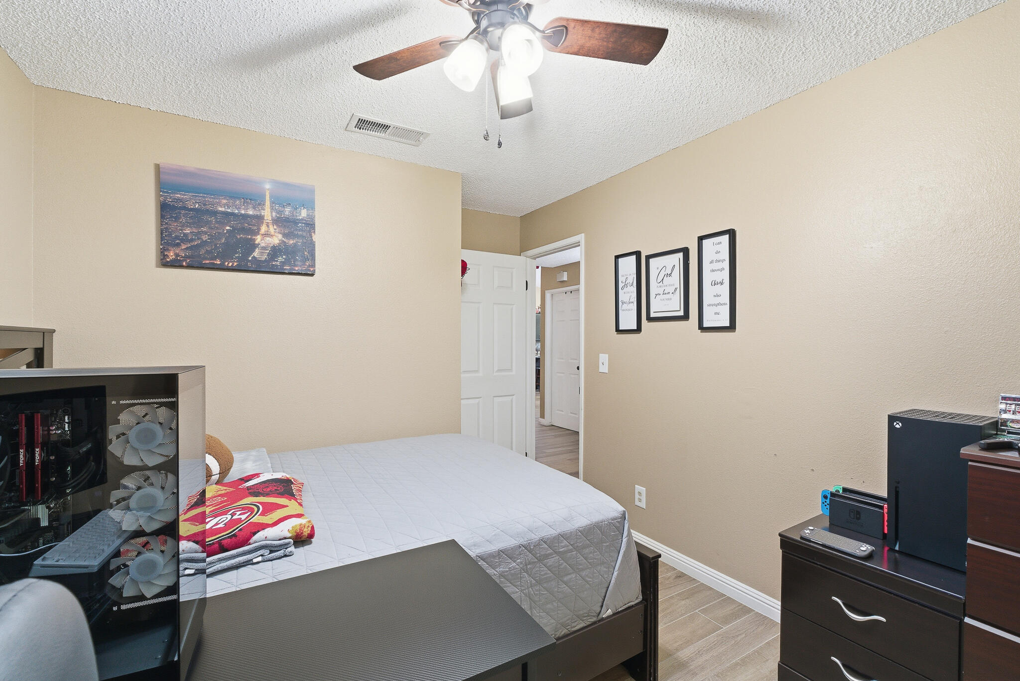 738 W Lark Ct, Visalia, CA 93291