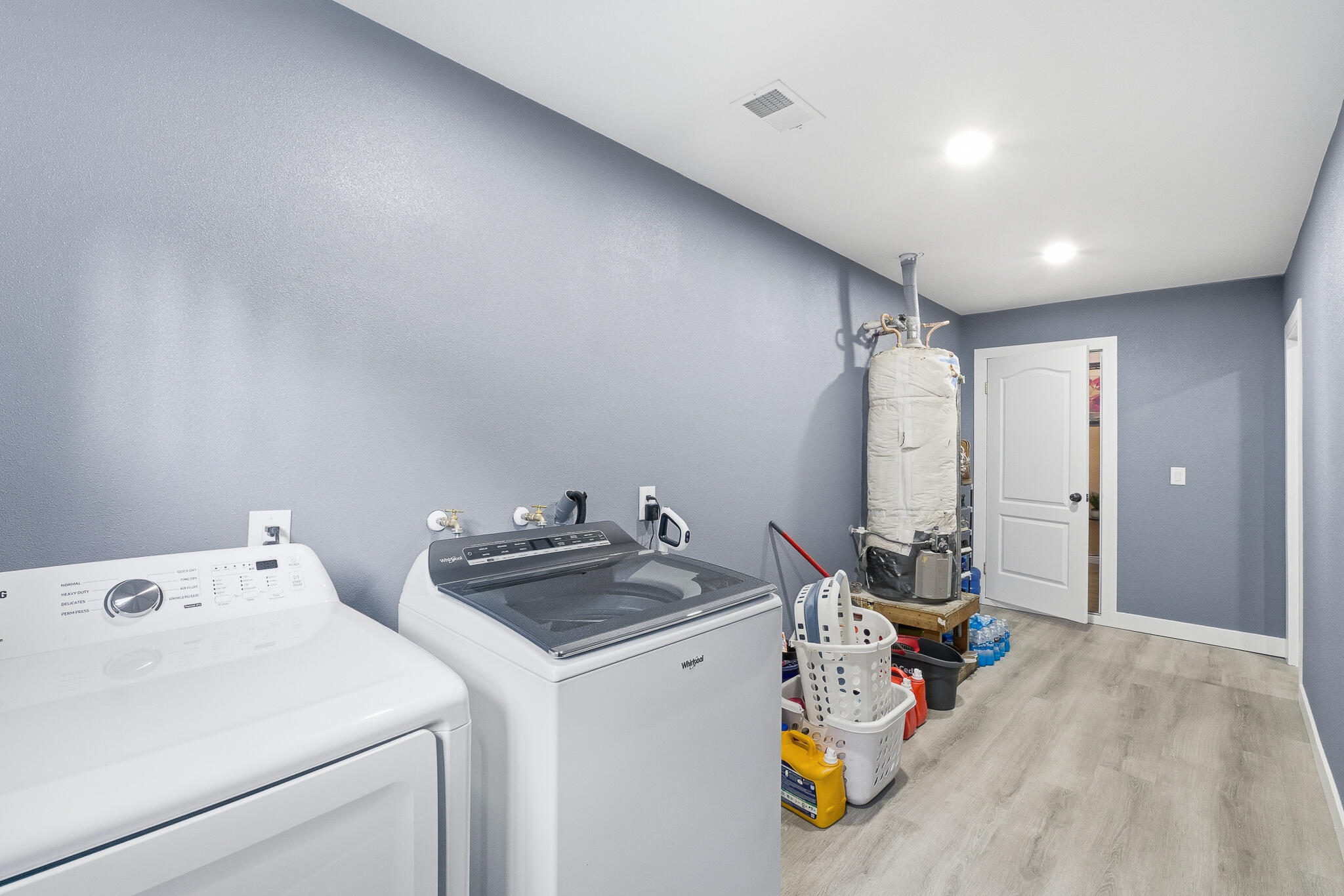 738 W Lark Ct, Visalia, CA 93291