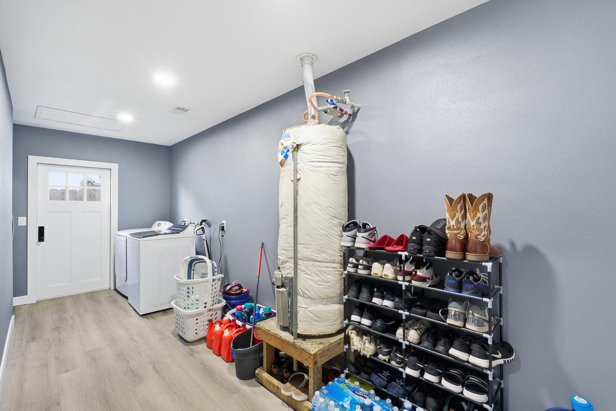 738 W Lark Ct, Visalia, CA 93291