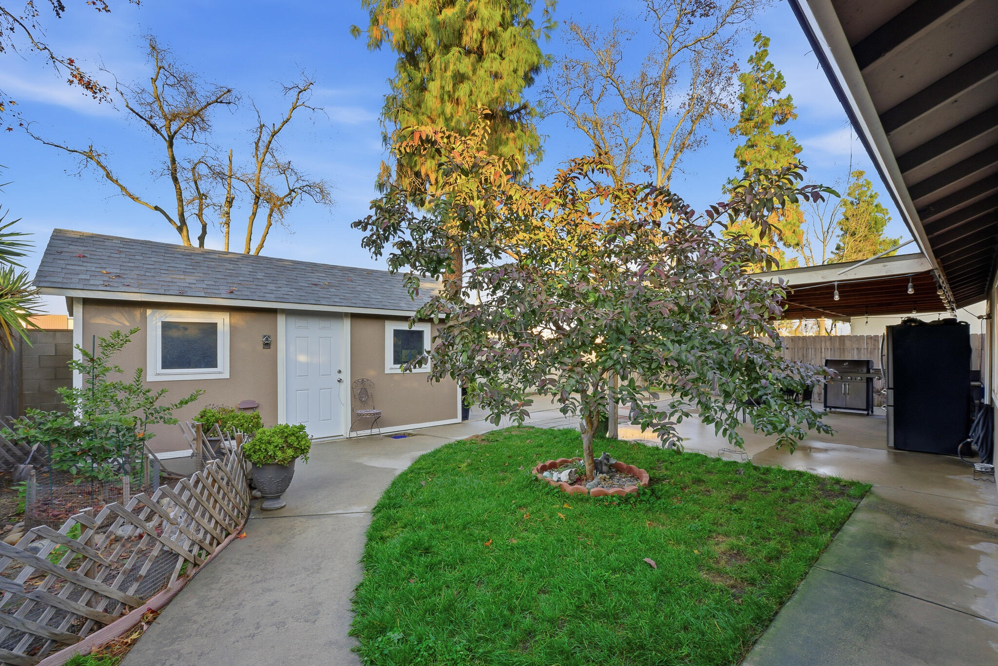 738 W Lark Ct, Visalia, CA 93291