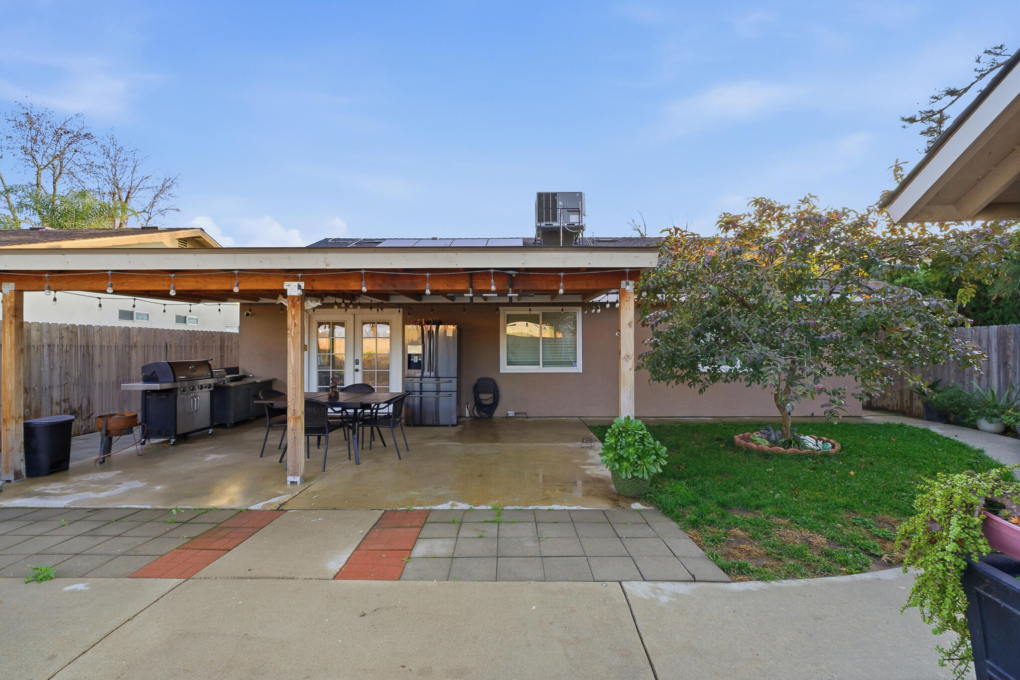 738 W Lark Ct, Visalia, CA 93291