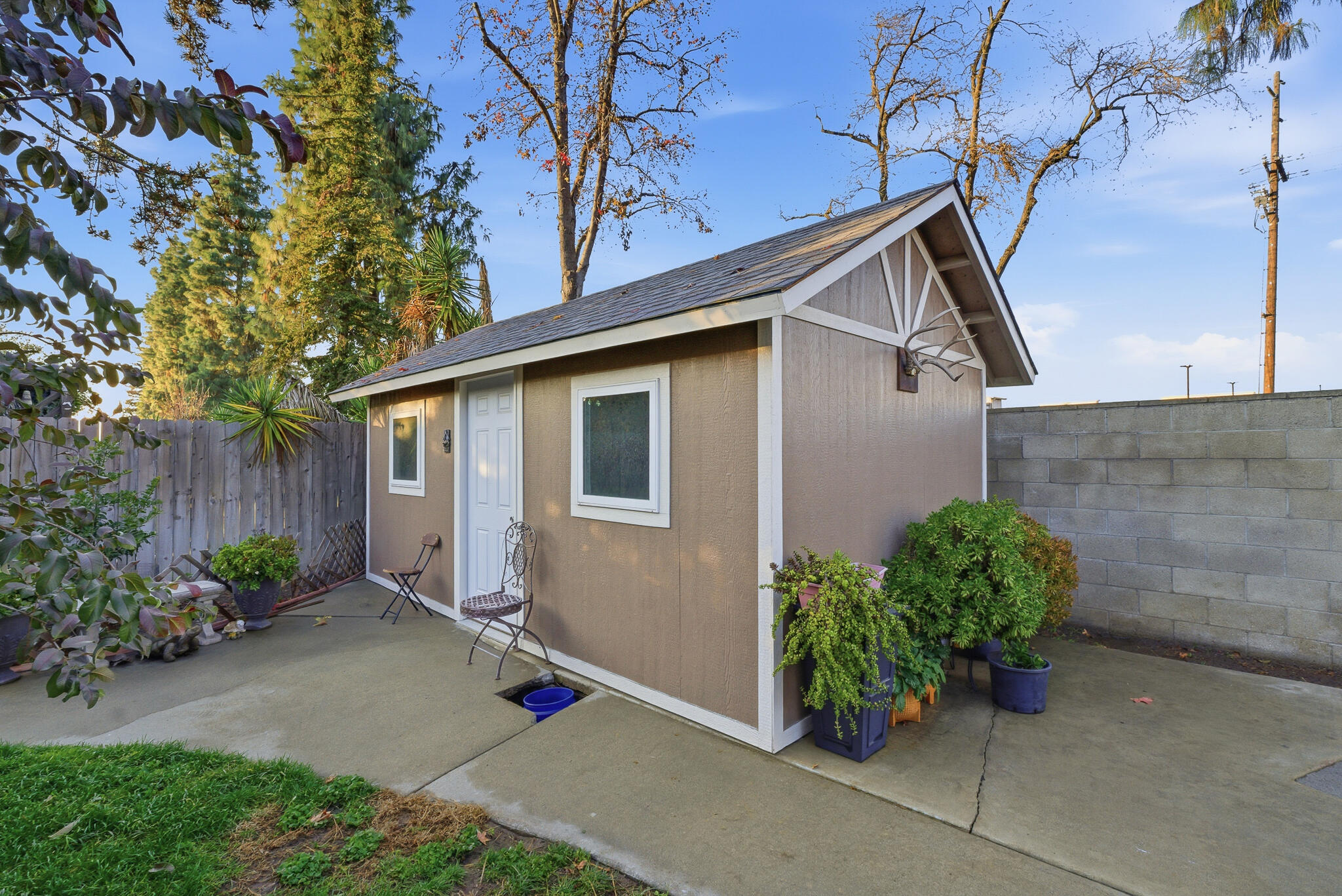 738 W Lark Ct, Visalia, CA 93291