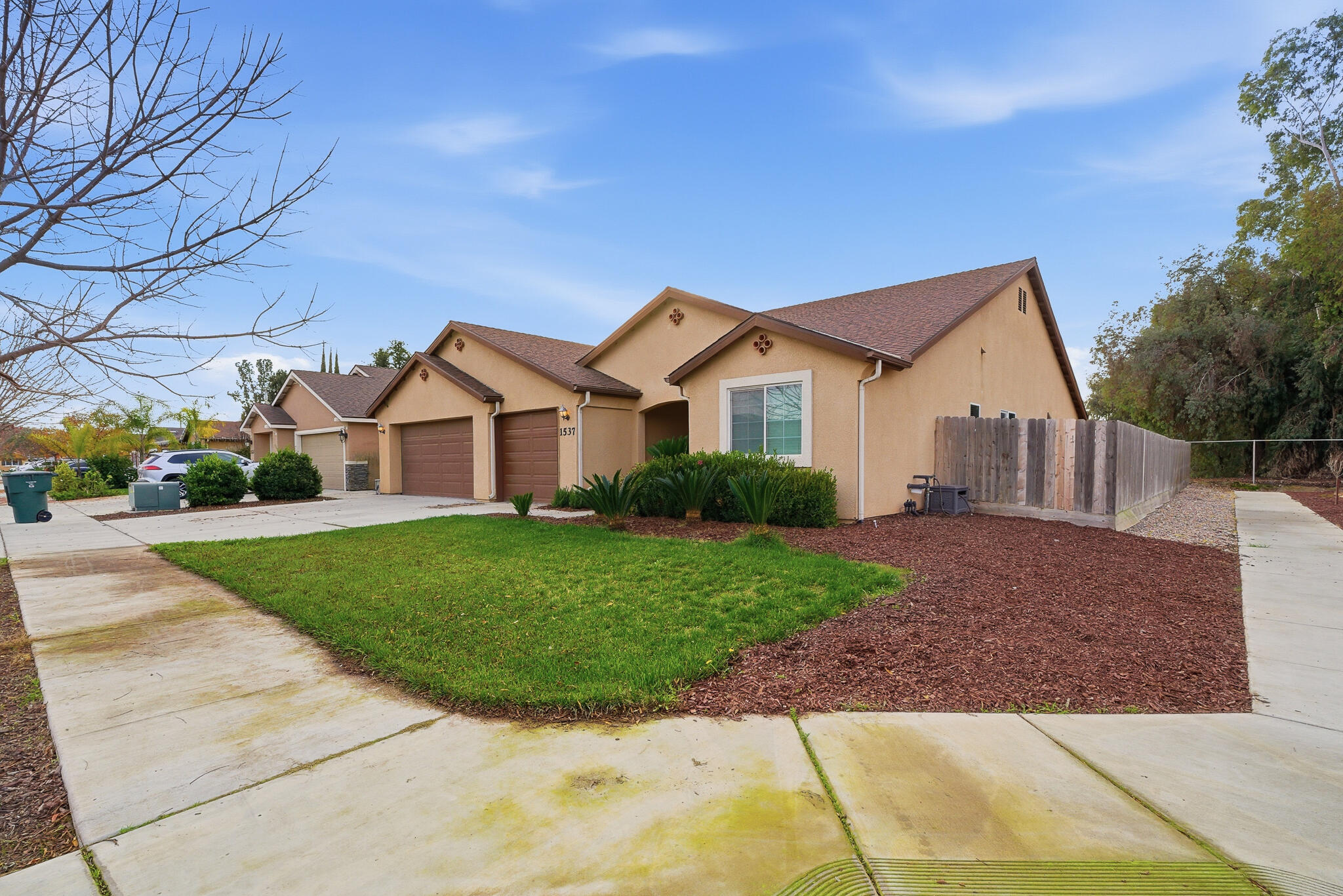 1537 N Irma St, Visalia, CA 93292