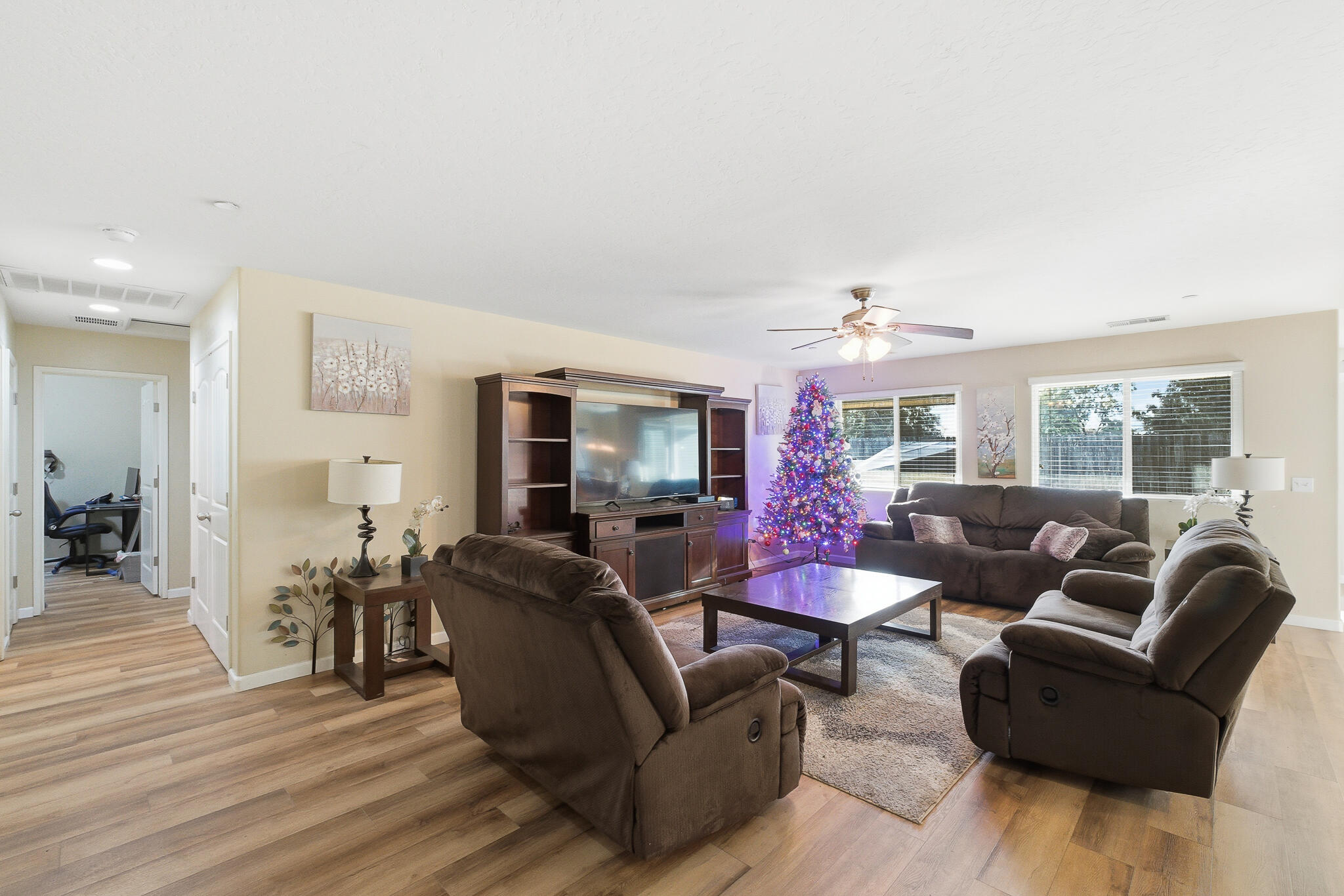 1537 N Irma St, Visalia, CA 93292