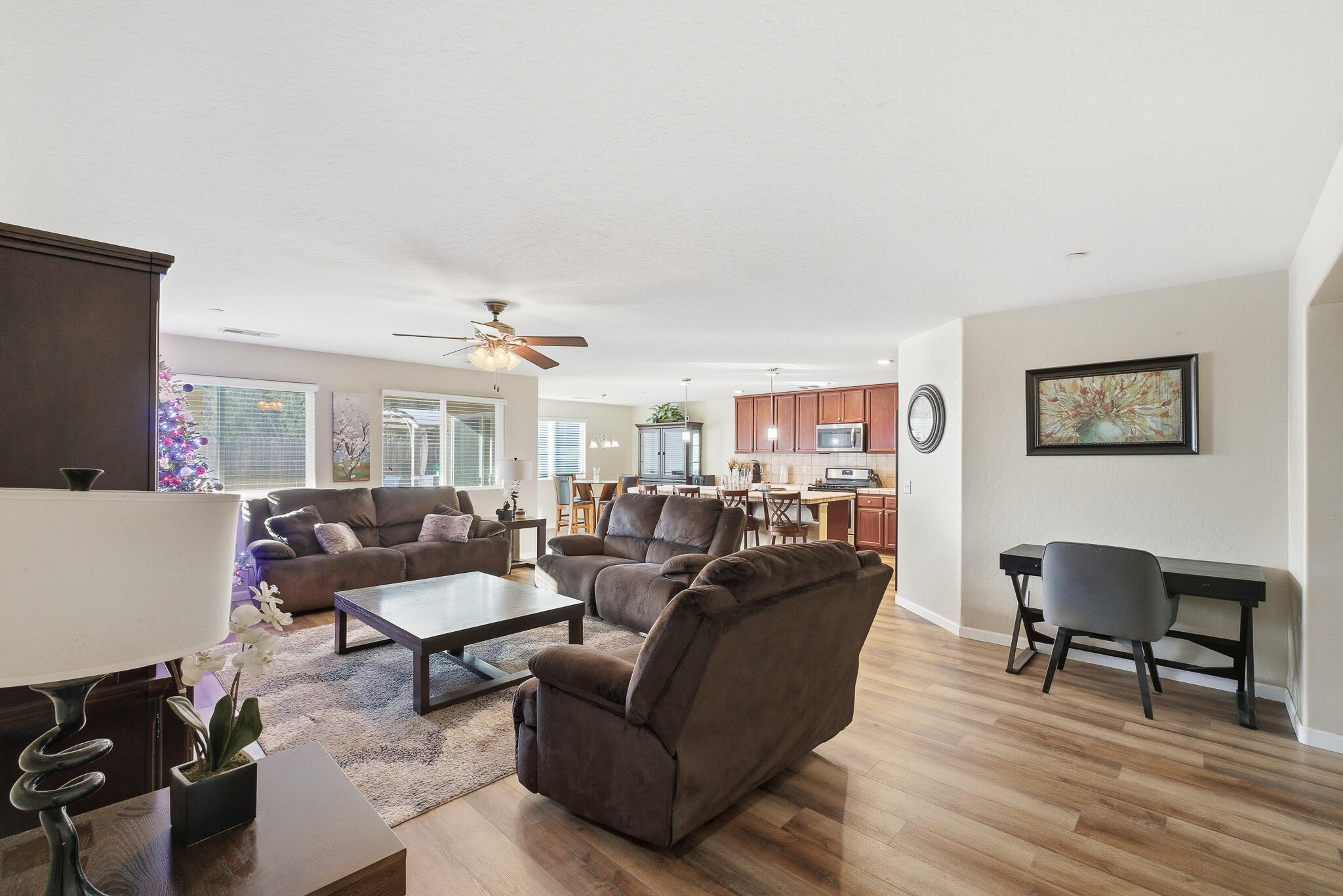 1537 N Irma St, Visalia, CA 93292