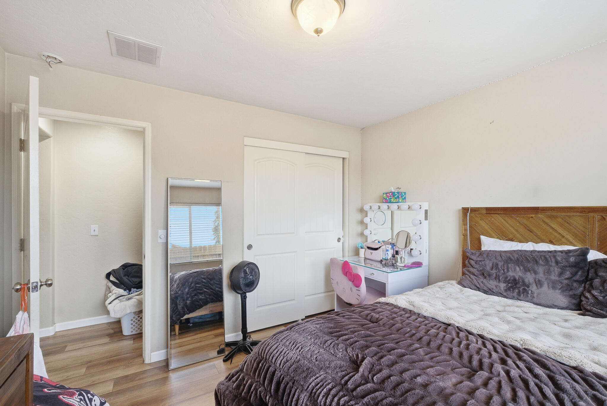 1537 N Irma St, Visalia, CA 93292