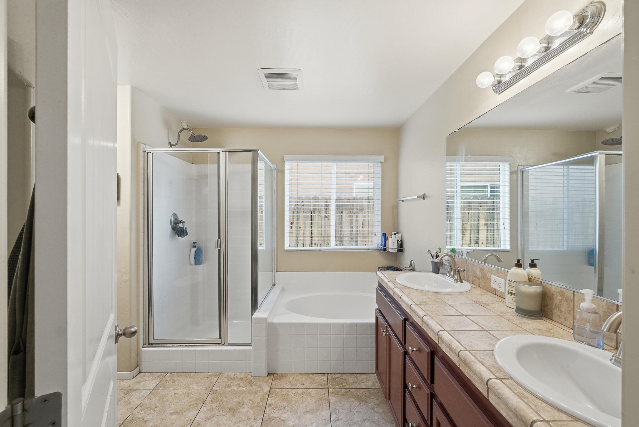 1537 N Irma St, Visalia, CA 93292