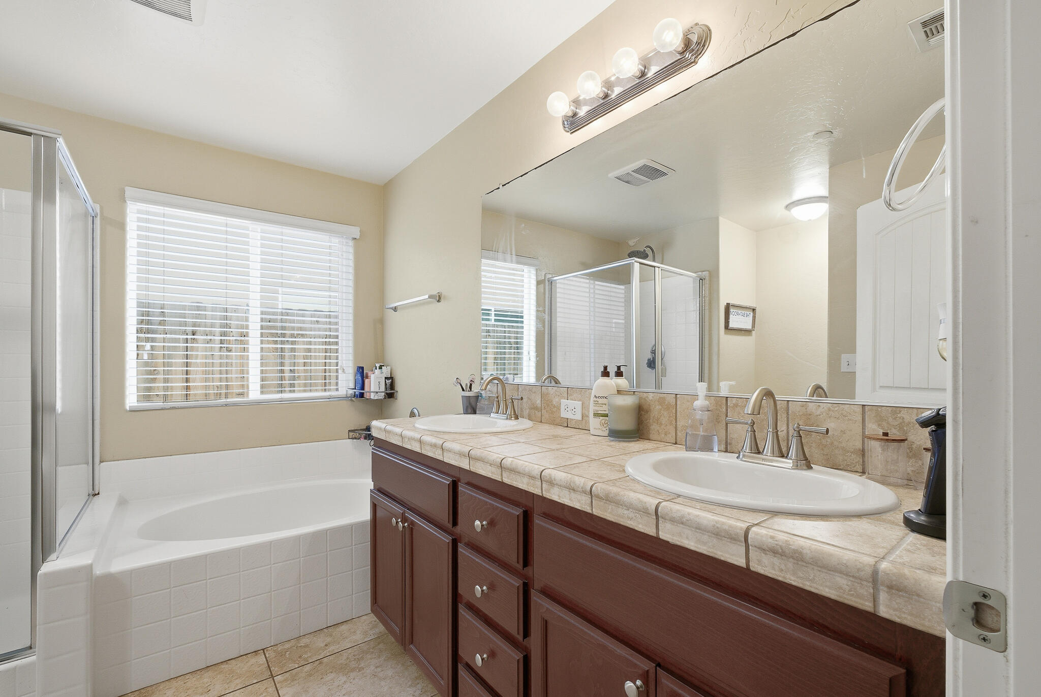 1537 N Irma St, Visalia, CA 93292