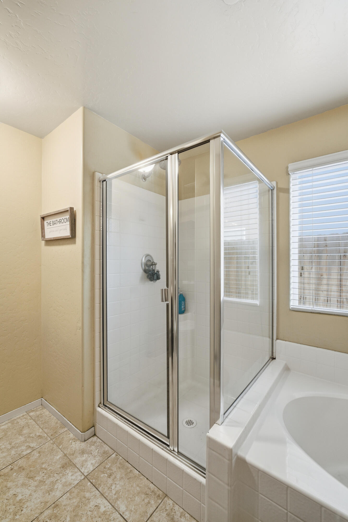 1537 N Irma St, Visalia, CA 93292