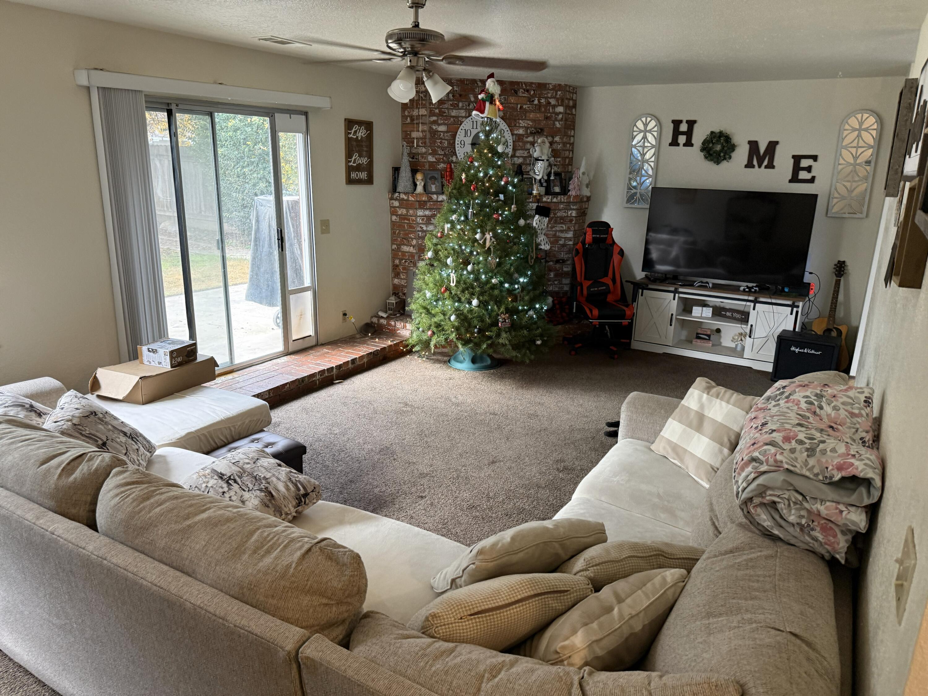 1765 E Sandalwood Ave, Tulare, CA 93274